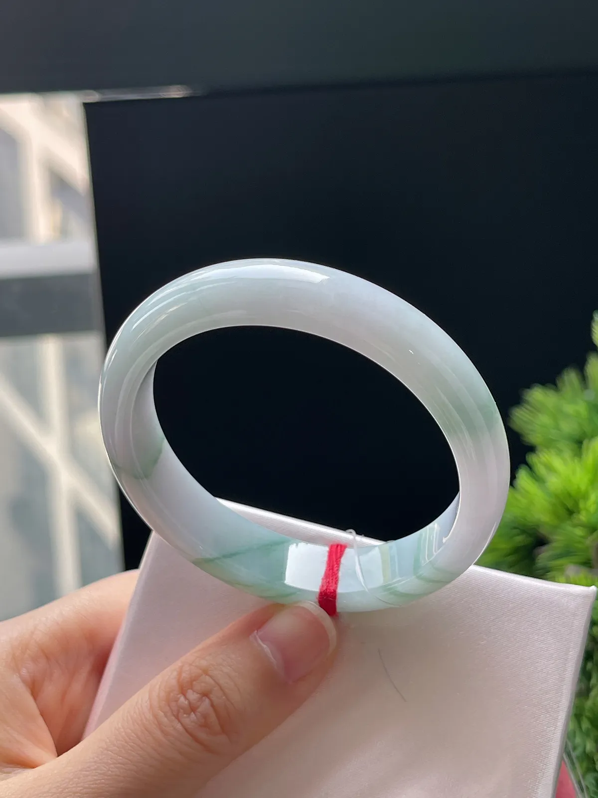 贵妃镯52圈口，翡翠糯化种飘绿手镯