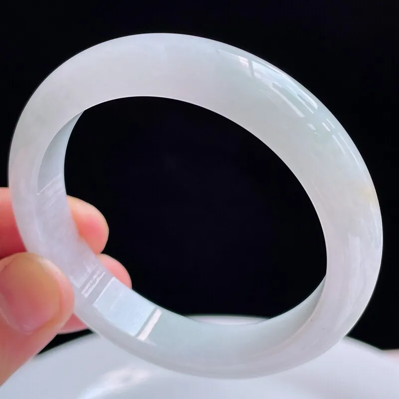 53.7mm自然光拍摄天然翡翠A货淡绿好种水正圈手镯47.74克