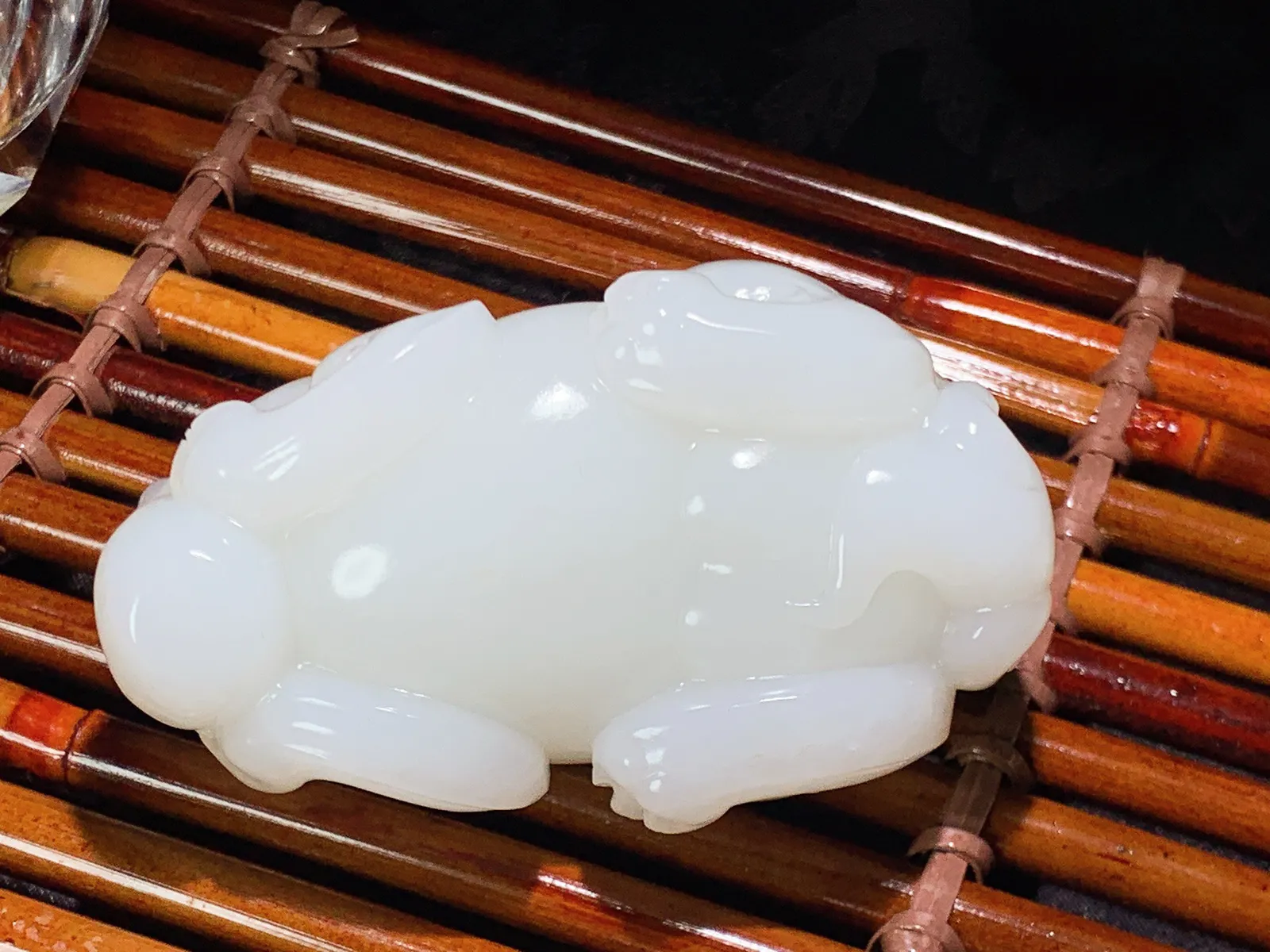 收藏级！新疆和田玉羊脂白招财进宝貔貅把件 尺寸80/47/38重234.8克。玉质细腻油润。手推出油。佩戴高端典雅。lt260206