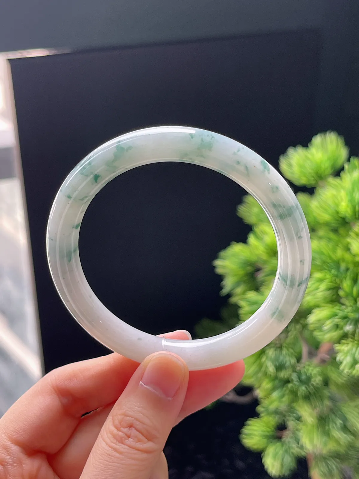 圆镯55.5圈口，翡翠糯化种飘花手镯