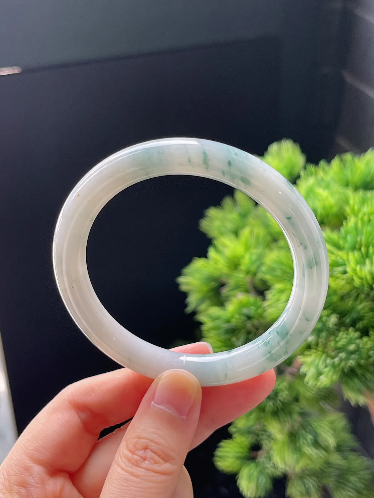 圆镯55.5圈口，翡翠糯化种飘花手镯