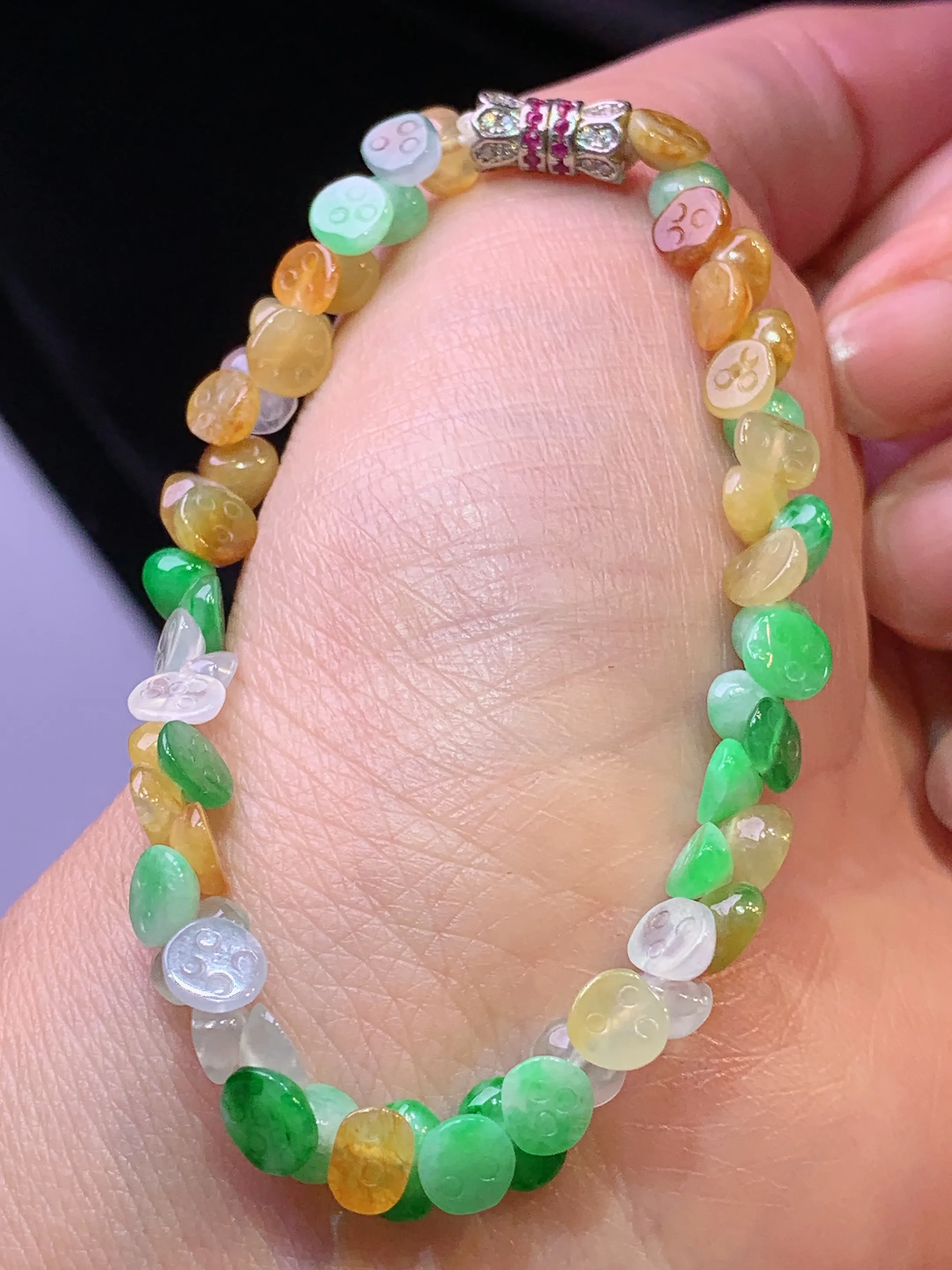 多彩莲蓬手链 玉质细腻 色泽艳丽清新 整体尺寸5.6*4.8*2.5