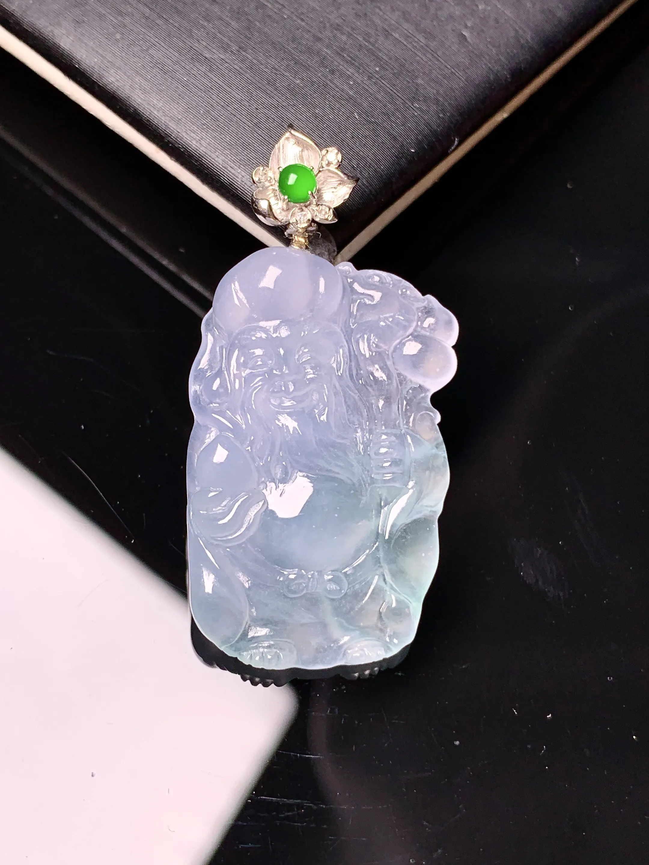 18k金钻镶嵌冰种寿星公吊坠 玉质细腻 色泽艳丽清新 整体尺寸37.8*18.5*5