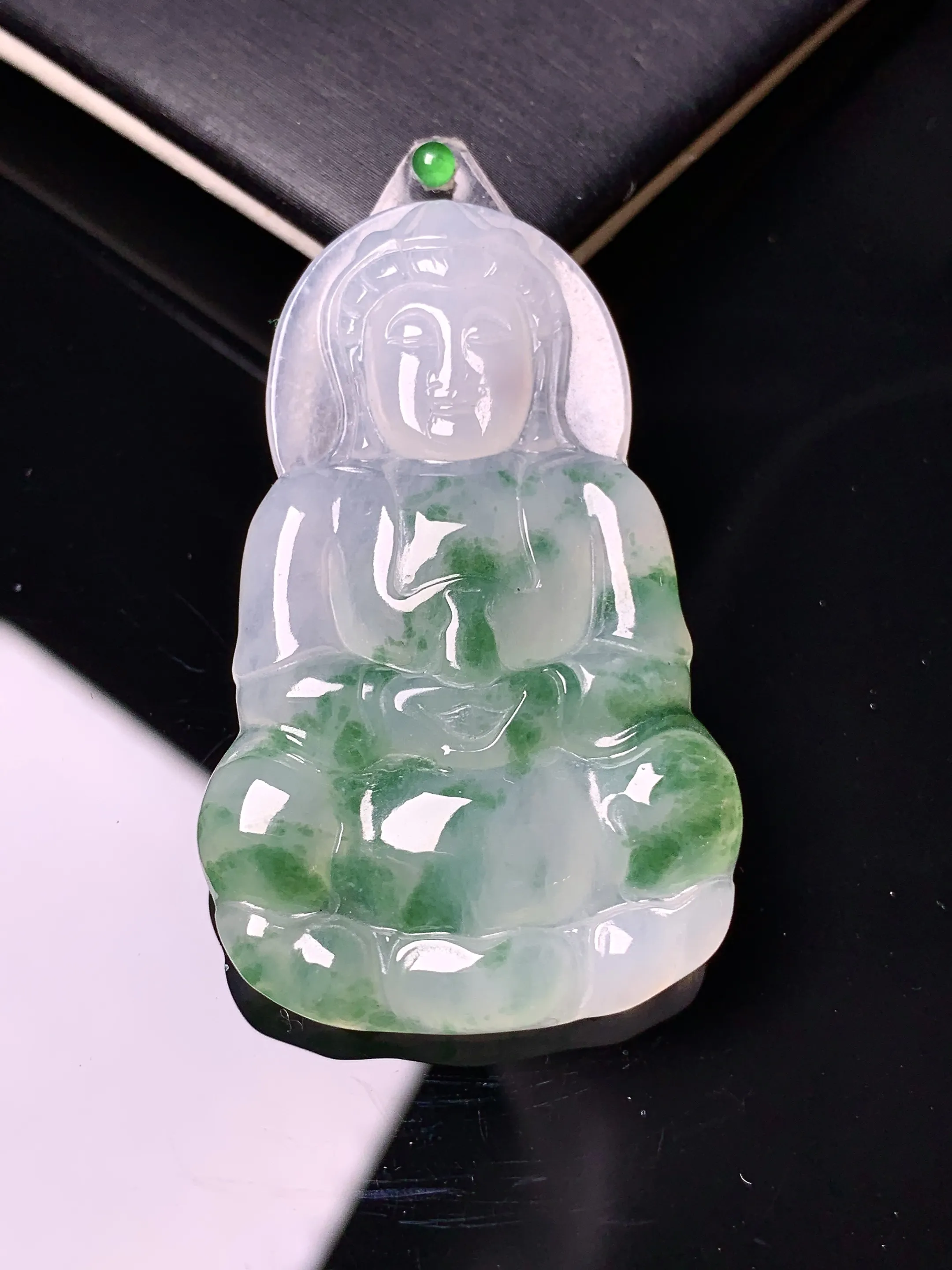 镶嵌款 冰种飘绿观音菩萨吊坠 玉质细腻 色泽艳丽清新 整体尺寸46.5*28.8*4.2