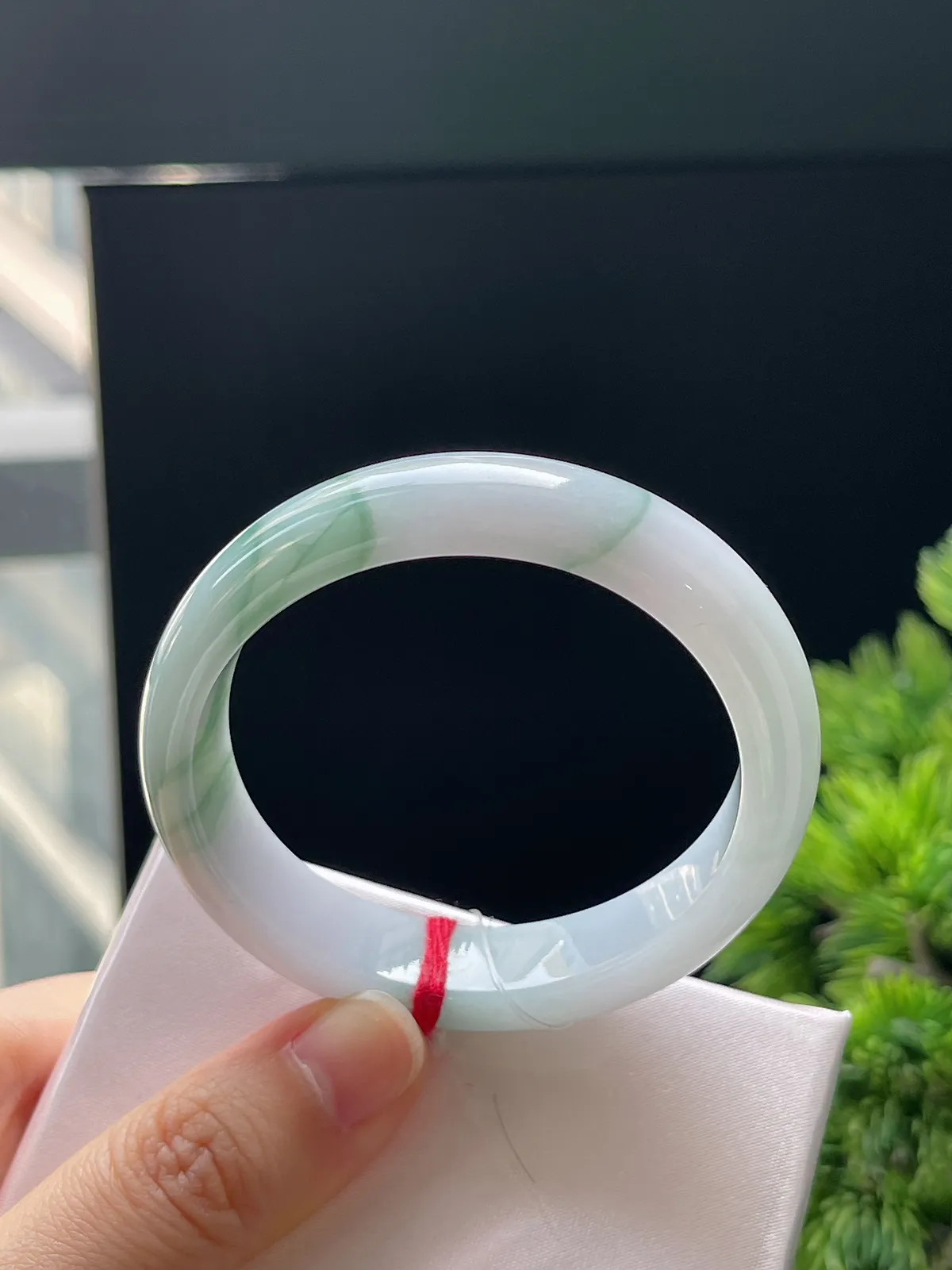 贵妃镯52圈口，翡翠糯化种飘绿手镯