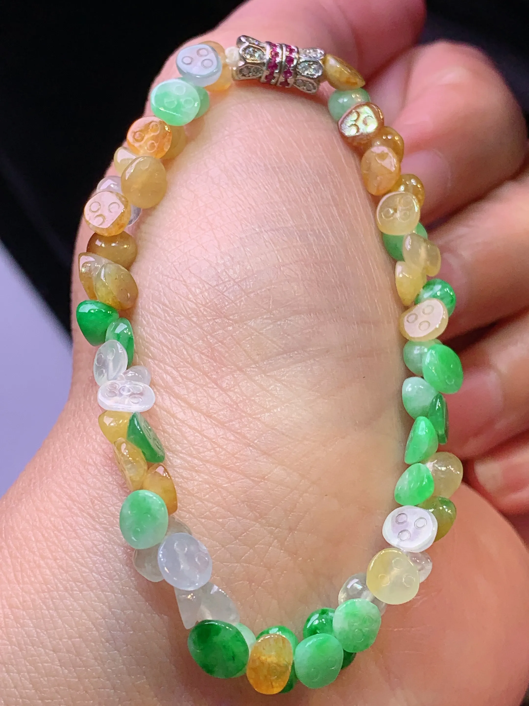 多彩莲蓬手链 玉质细腻 色泽艳丽清新 整体尺寸5.6*4.8*2.5