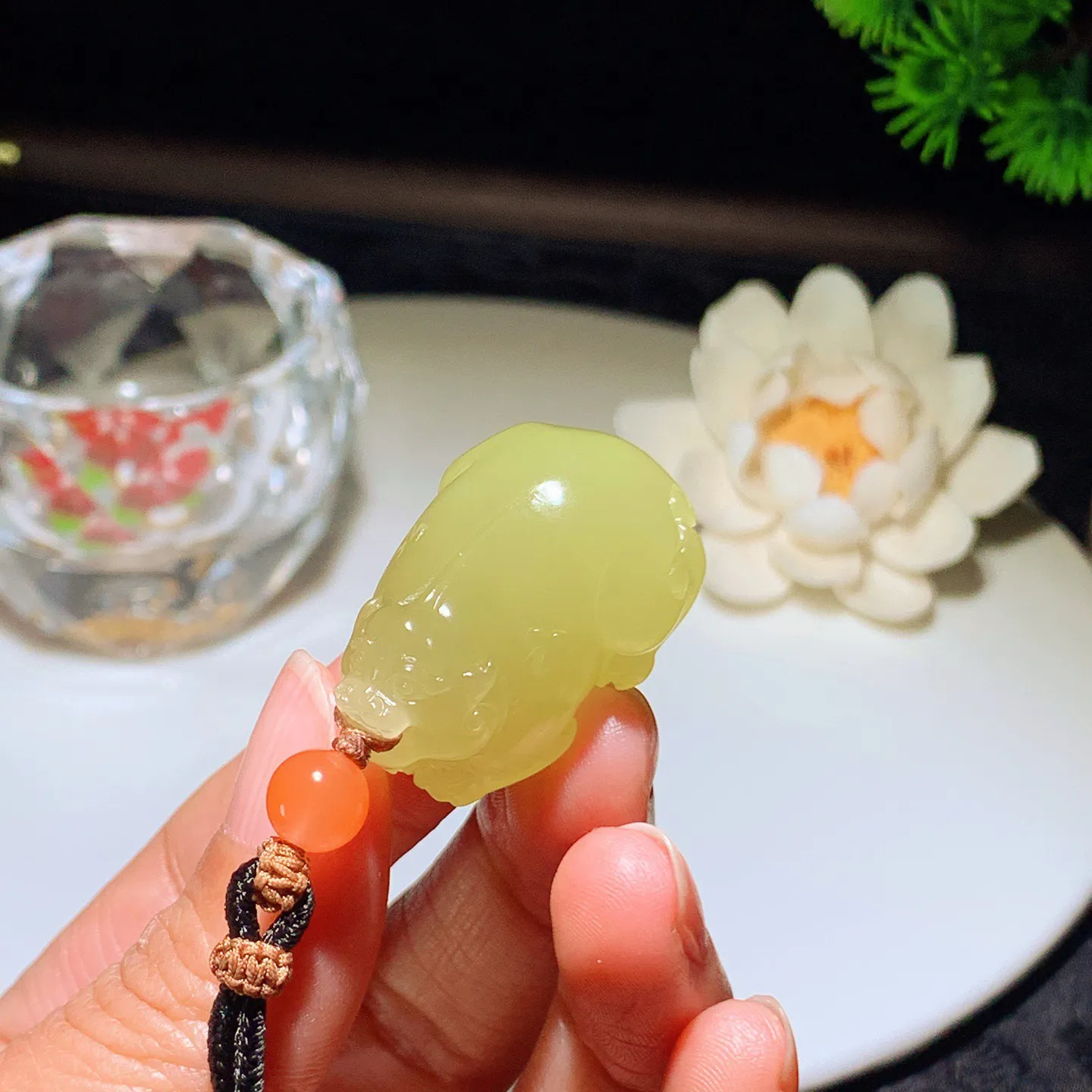 新疆和田玉若羌黄口料猫眼招财进宝貔貅挂件。尺寸30/22/17重21克。玉质细腻油润。手推出油。佩戴高端典雅。lt260206