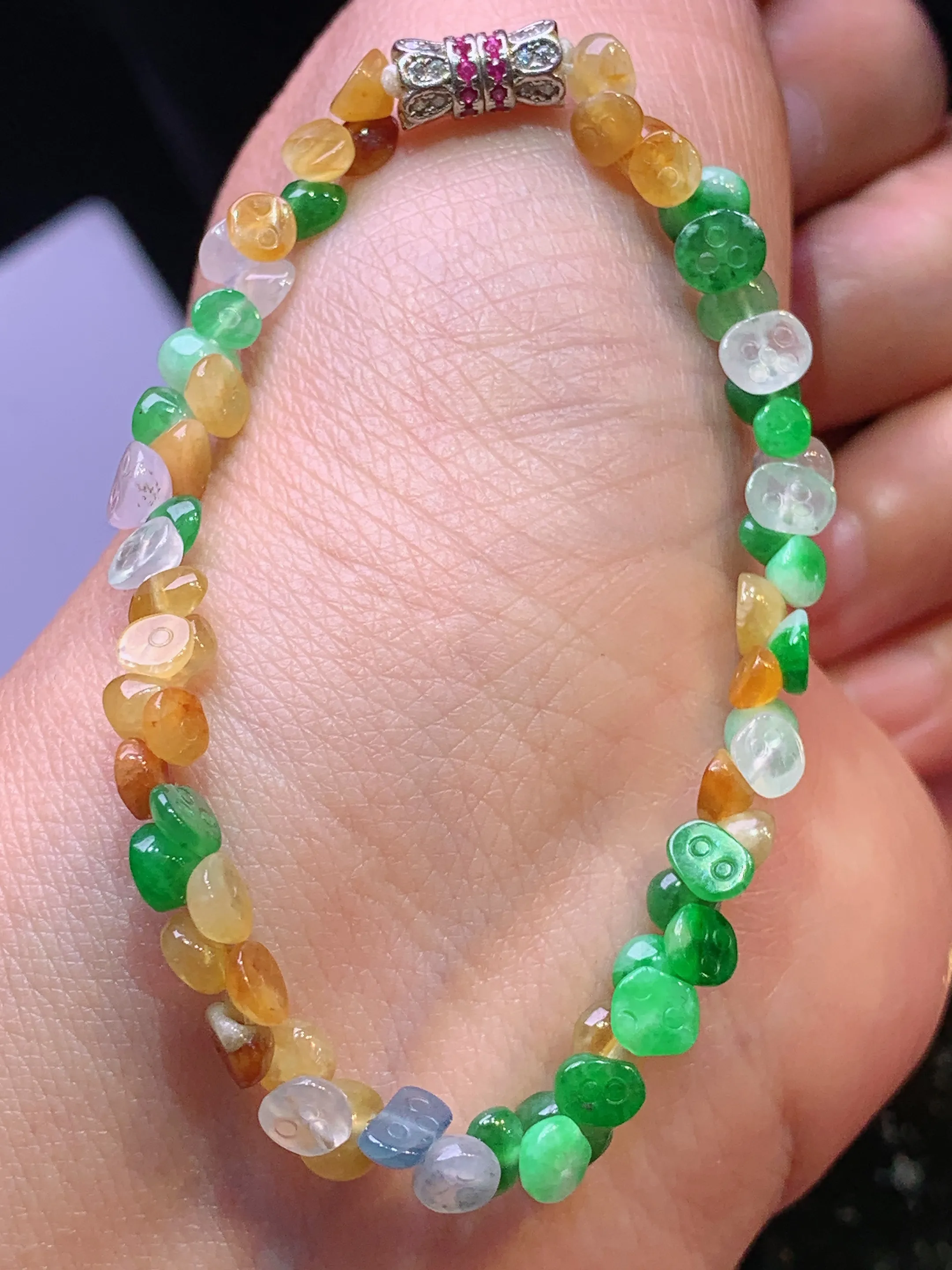 多彩莲蓬手链 玉质细腻 色泽艳丽清新 整体尺寸5.8*4.8*2.8