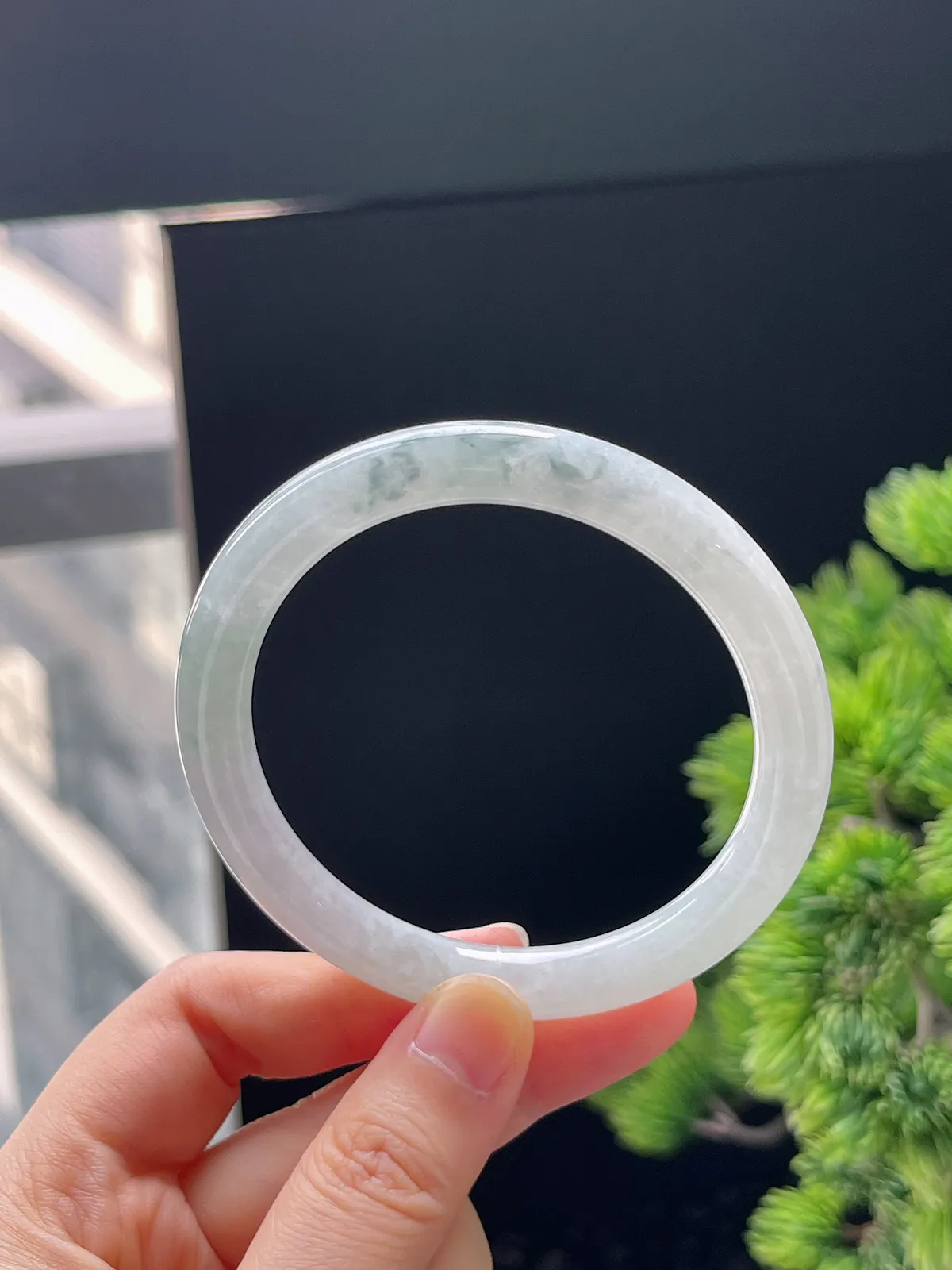 圆镯56圈口，翡翠糯化种白色手镯