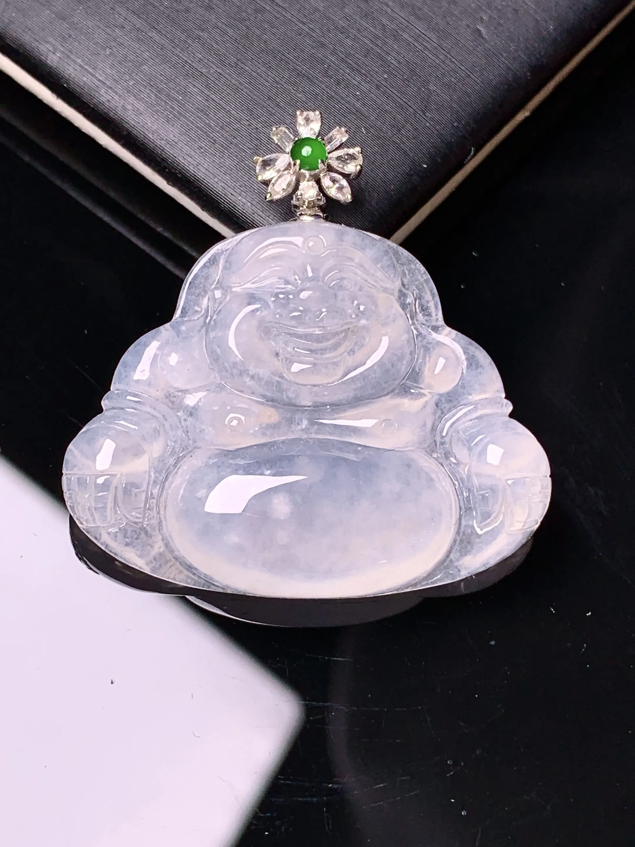 18k金钻镶嵌冰种佛公吊坠 玉质细腻 色泽艳丽清新 整体尺寸32.5*31.8*5.5