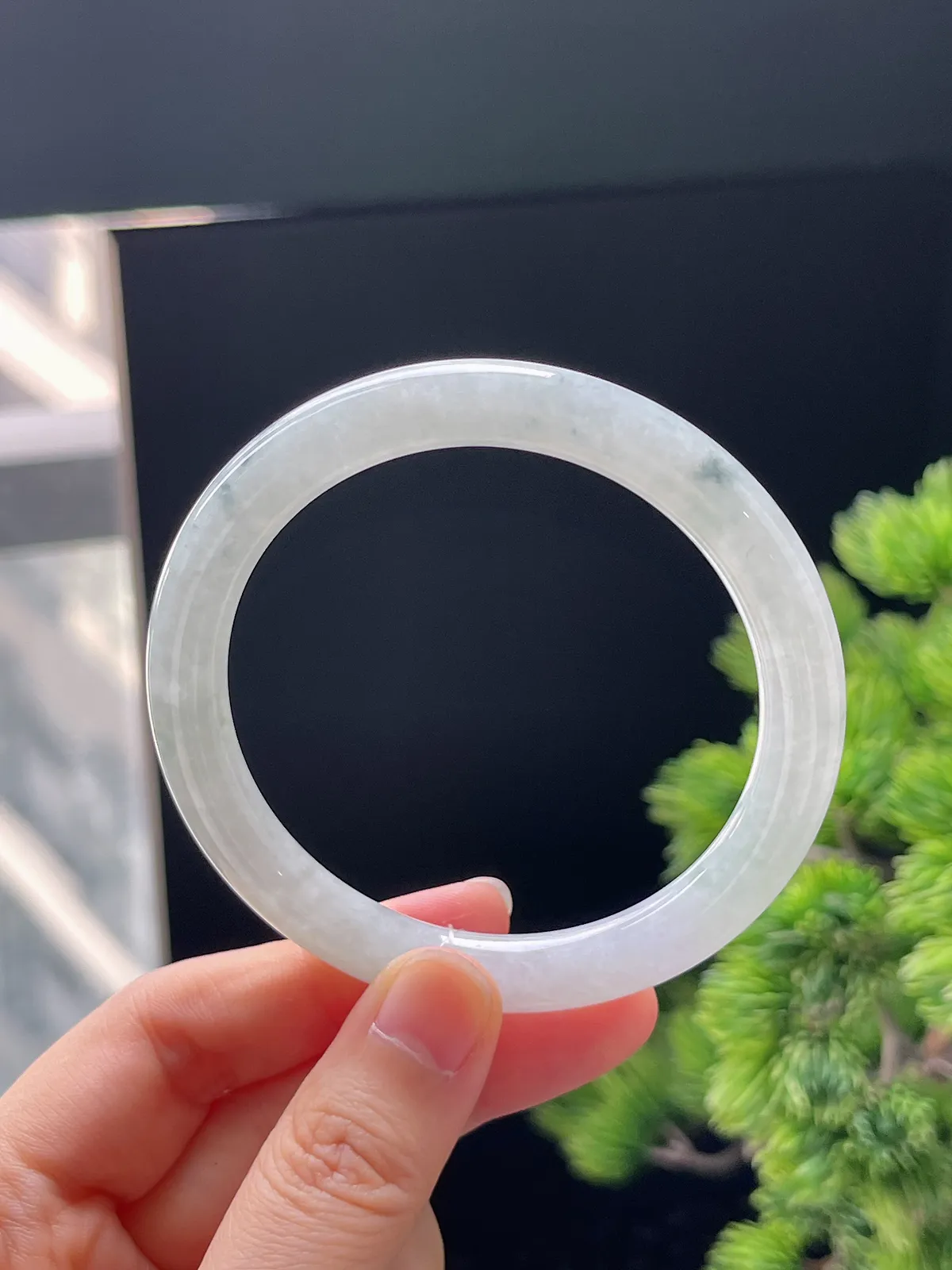 圆镯56圈口，翡翠糯化种白色手镯