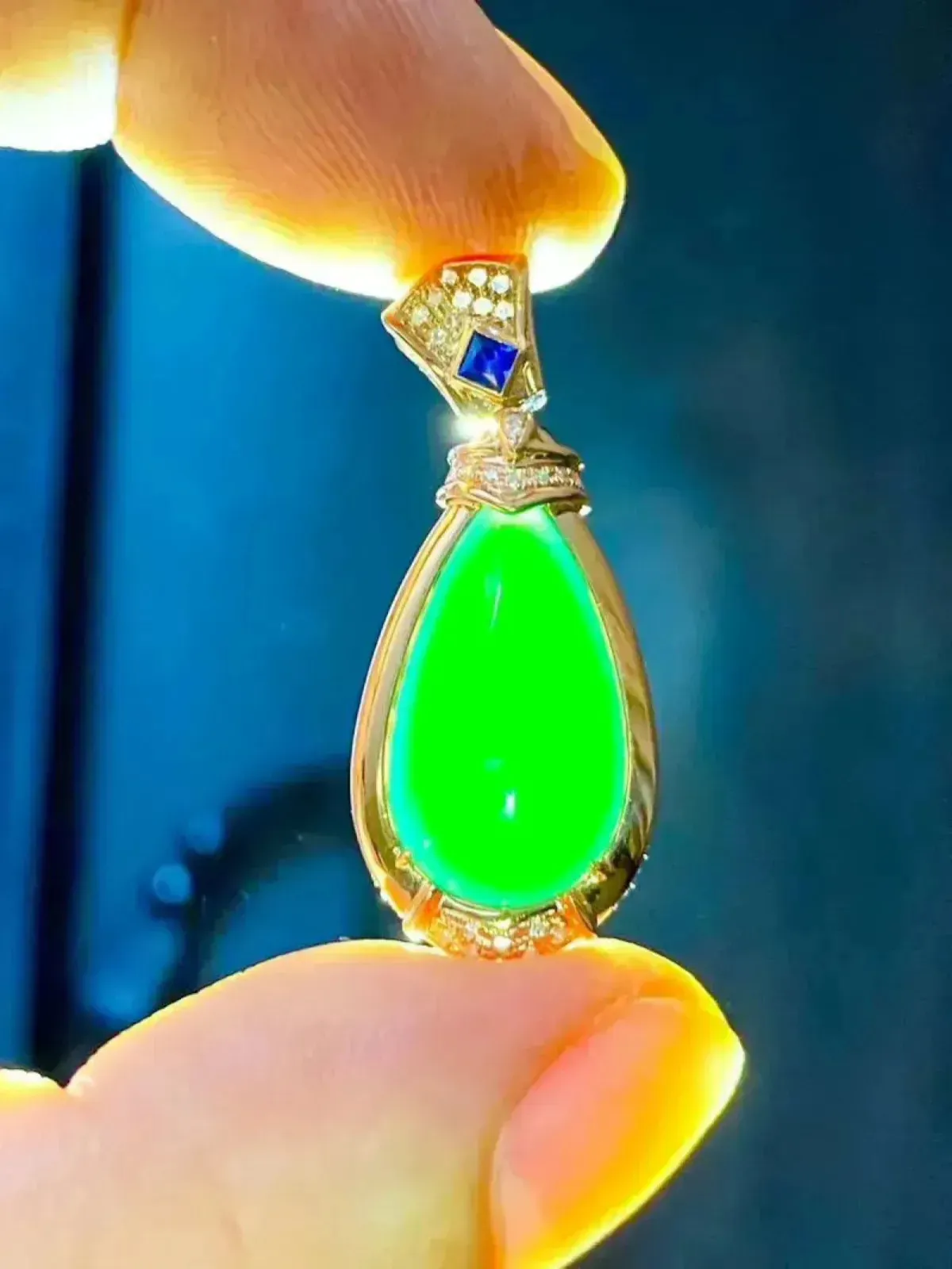 墨翠：【水滴吊坠】18K金+南非钻镶嵌，细腻干净，黑度极黑，性价比高·做工精致，打灯透绿 裸石尺寸：