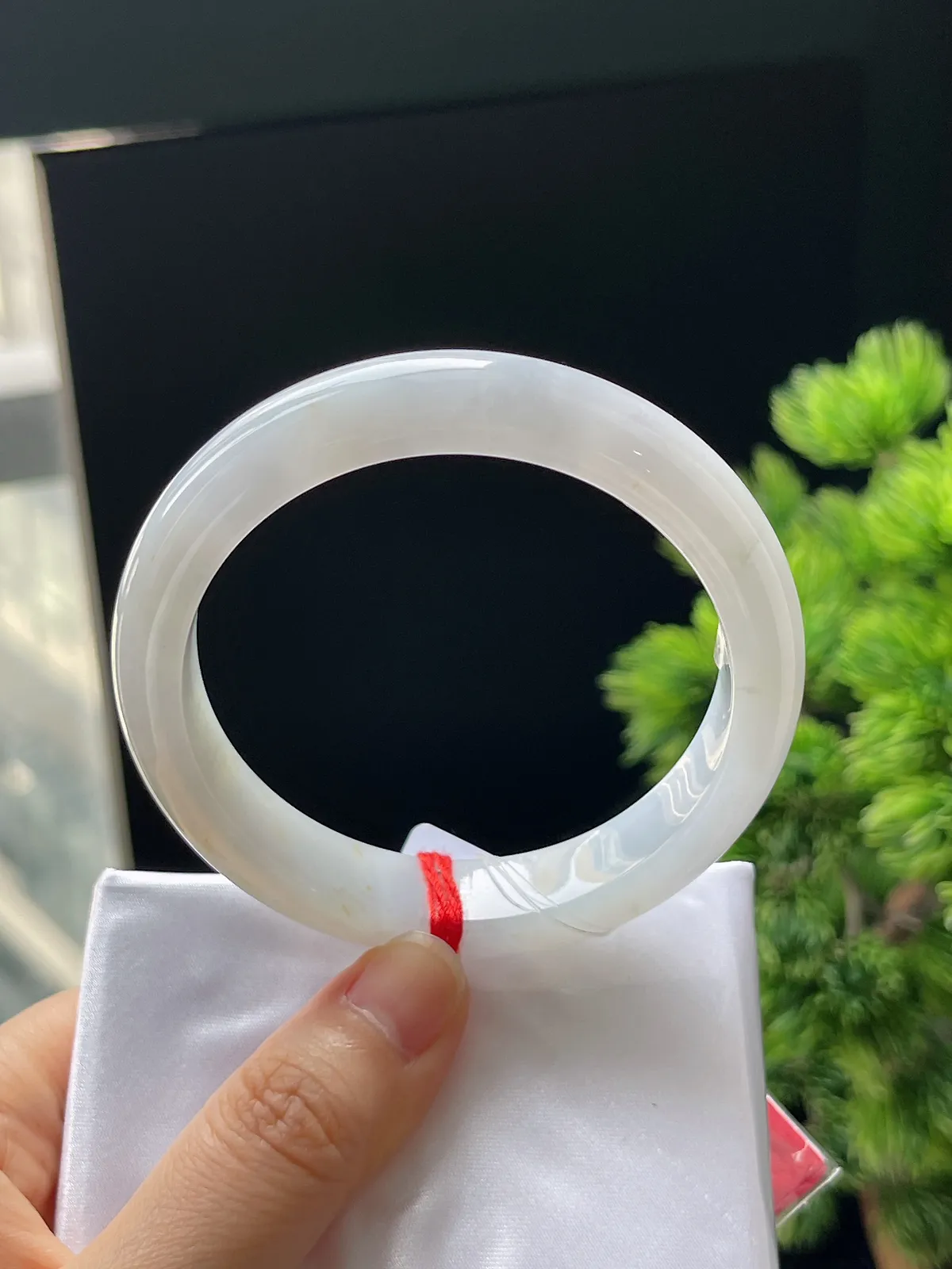 正圈56圈口，翡翠冰糯种浅绿色砂金手镯