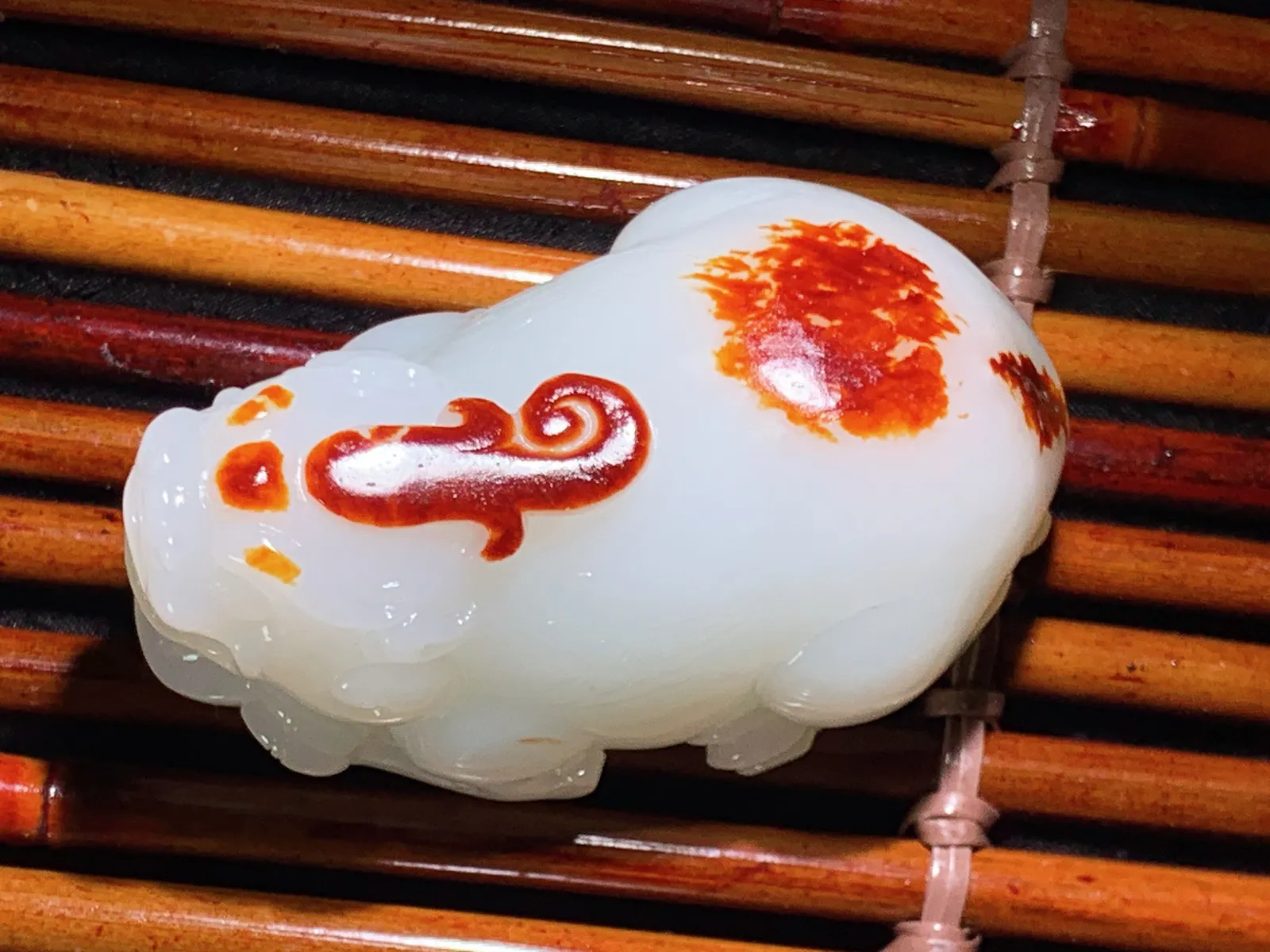 收藏级！新疆和田玉羊脂白招财进宝貔貅把件 尺寸80/47/38重234.8克。玉质细腻油润。手推出油。佩戴高端典雅。lt260206