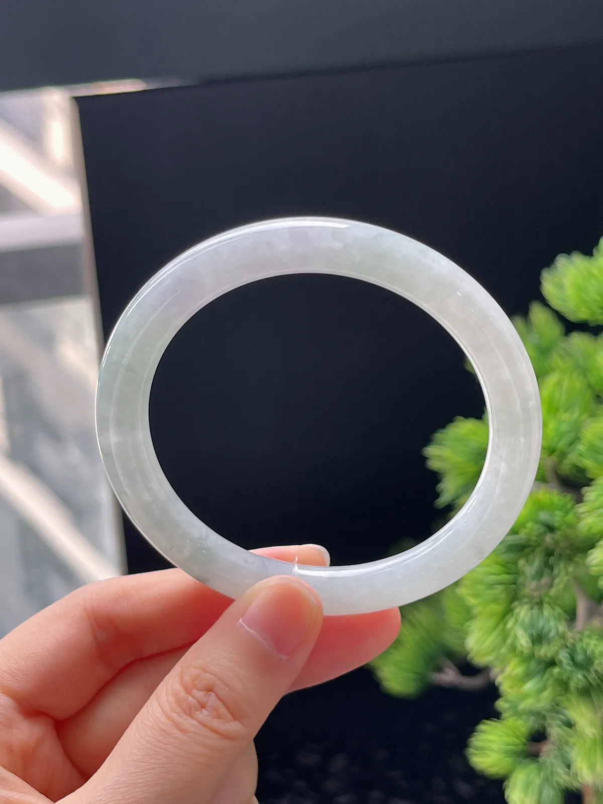 圆镯56圈口，翡翠糯化种白色手镯