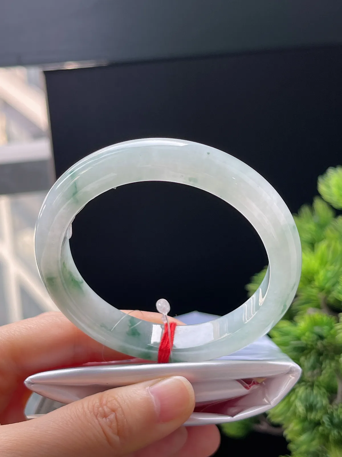 正圈56圈口，翡翠冰糯种飘绿手镯