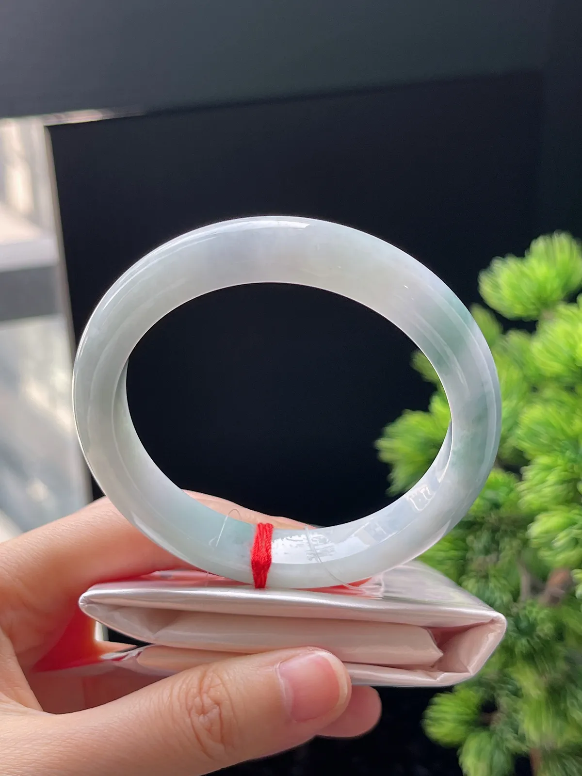 正圈57圈口，翡翠糯化种蓝调飘花手镯