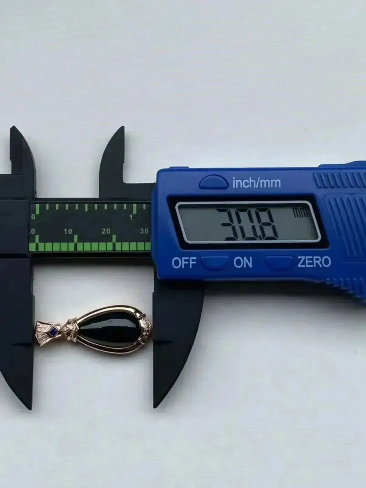 墨翠：【水滴吊坠】18K金+南非钻镶嵌，细腻干净，黑度极黑，性价比高·做工精致，打灯透绿 裸石尺寸：18.8*9.8‘