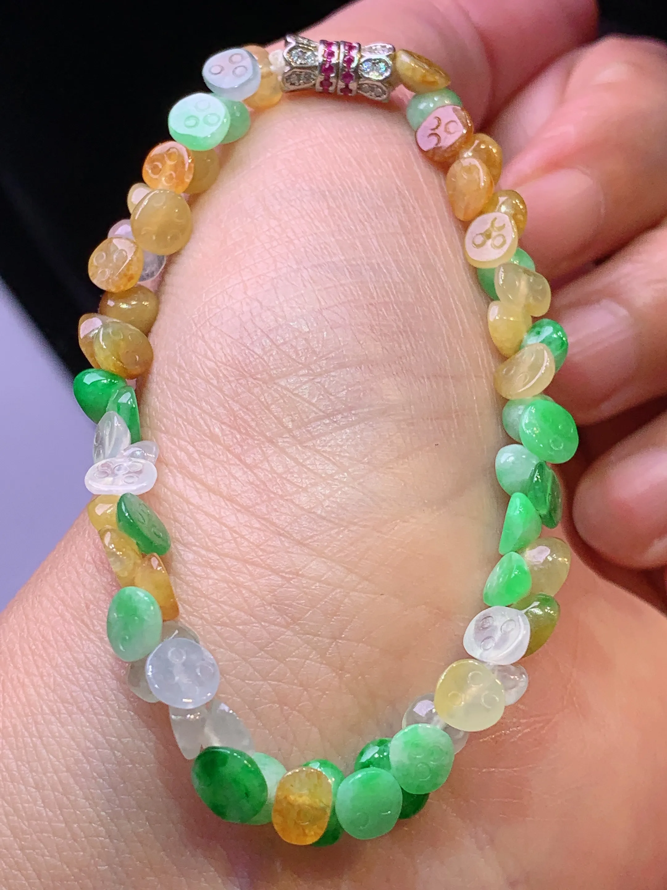 多彩莲蓬手链 玉质细腻 色泽艳丽清新 整体尺寸5.6*4.8*2.5