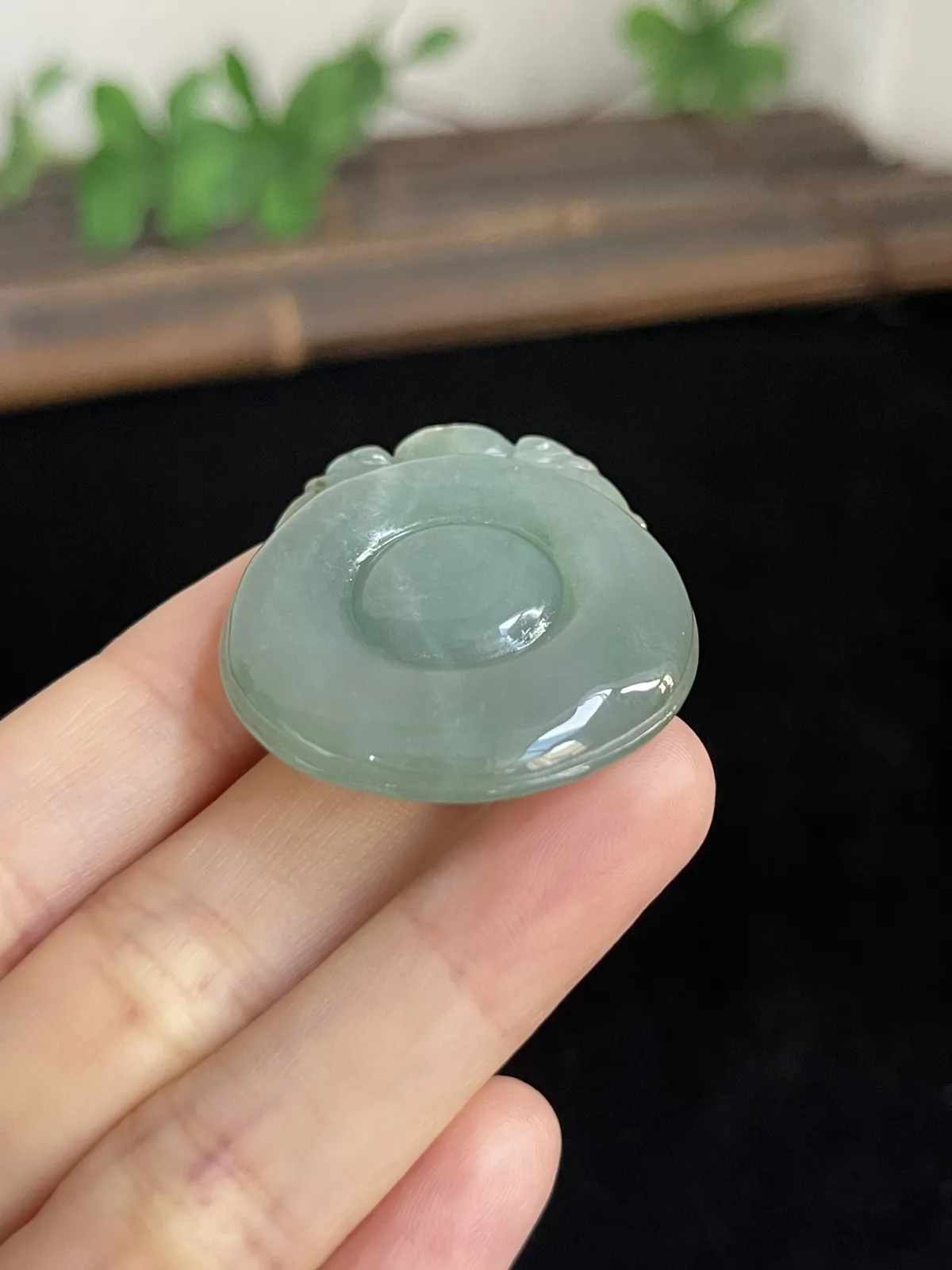 厚装深蓝色冰润翡翠福贝，翡翠吊坠