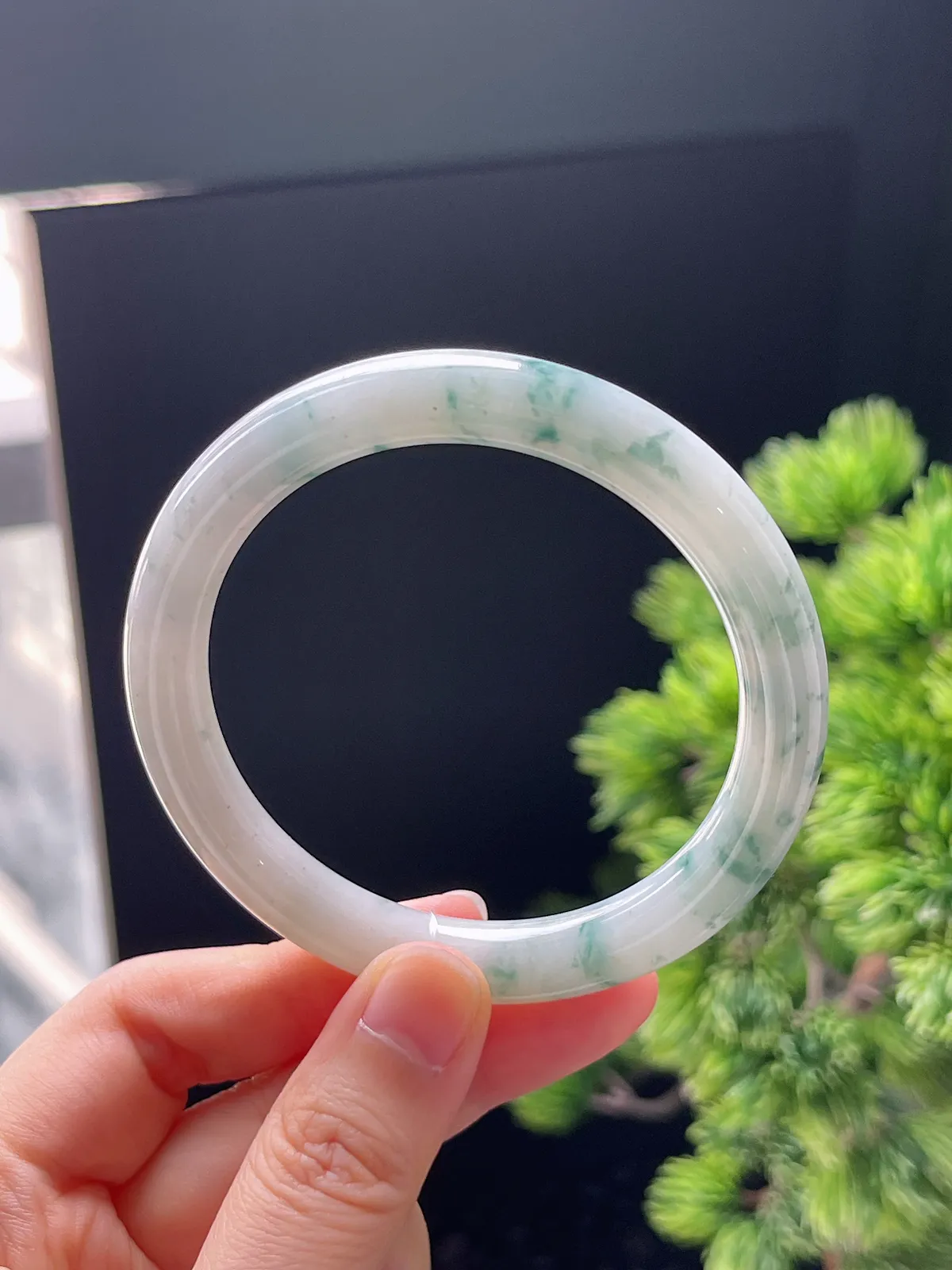 圆镯55.5圈口，翡翠糯化种飘花手镯