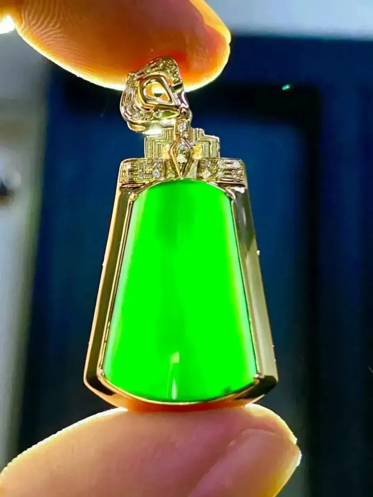墨翠：【平安无事牌】吊坠、18K金+南非钻镶嵌，细腻干净，黑度极黑，性价比高，做工精致，打灯透绿 裸