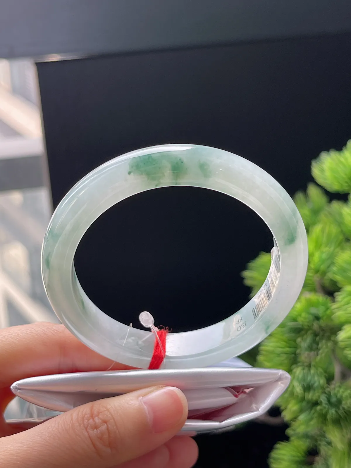 正圈56圈口，翡翠冰糯种飘绿手镯