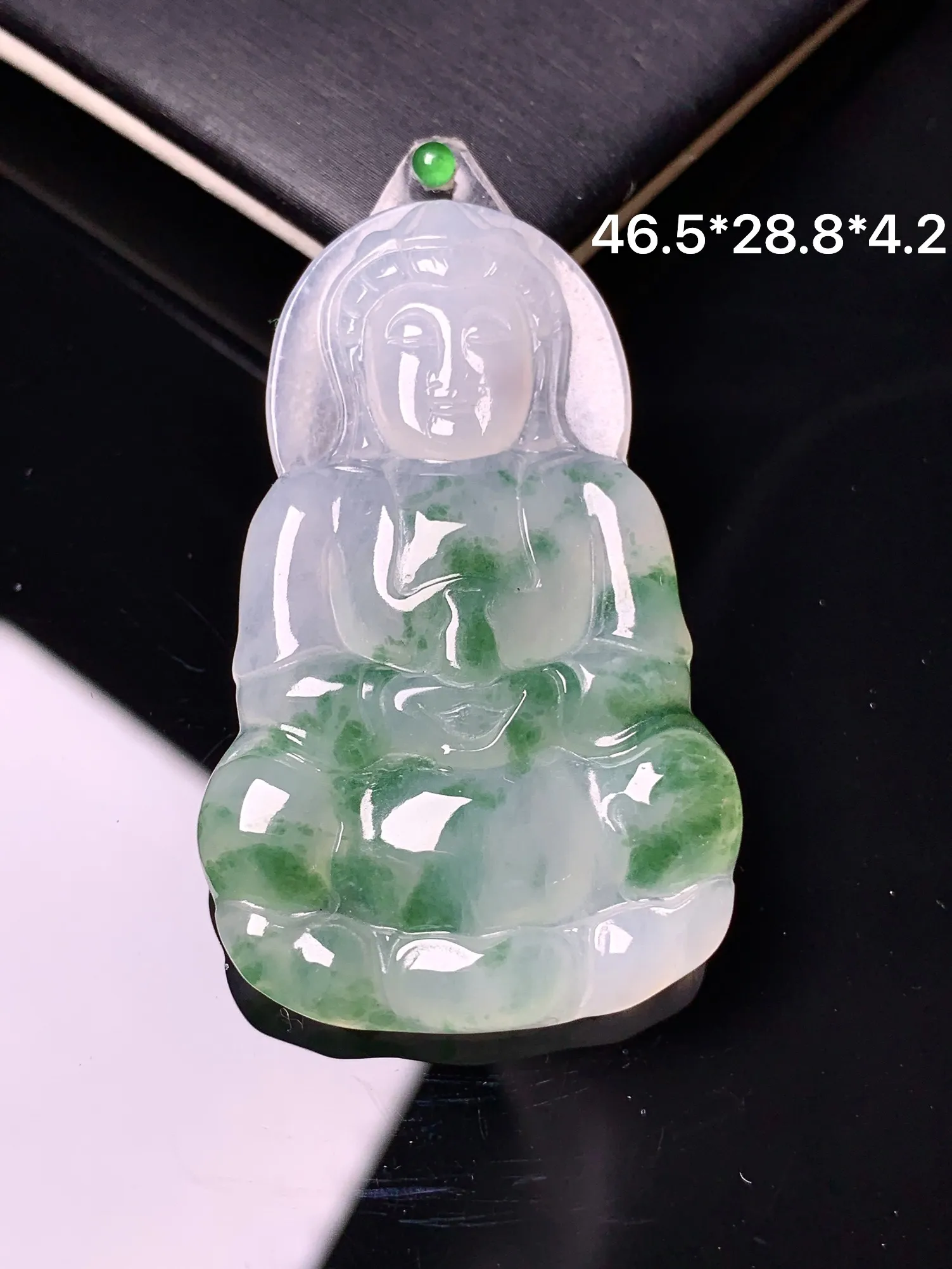 镶嵌款 冰种飘绿观音菩萨吊坠 玉质细腻 色泽艳丽清新 整体尺寸46.5*28.8*4.2