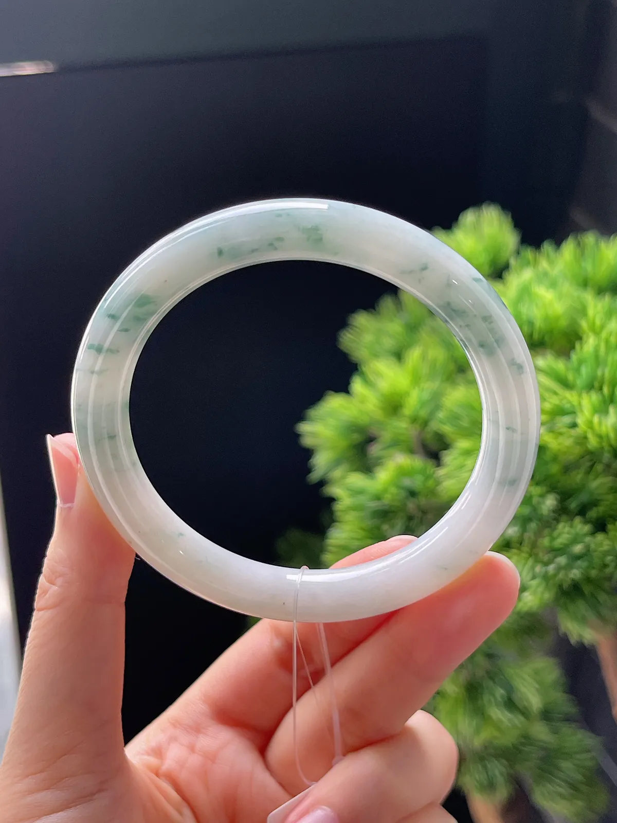 圆镯55.5圈口，翡翠糯化种飘花手镯