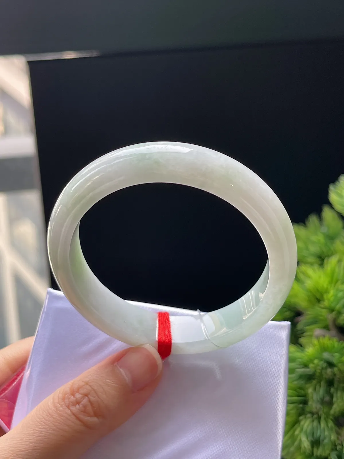 正圈52.8圈口，翡翠糯化种淡绿色手镯