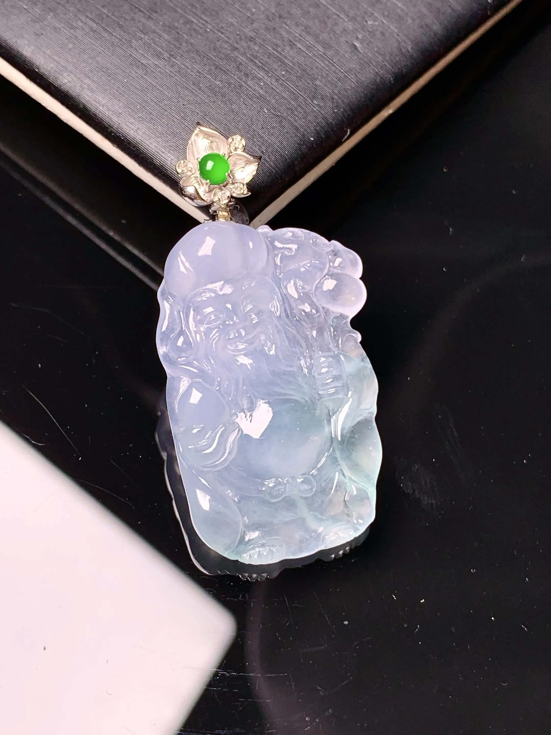 18k金钻镶嵌冰种寿星公吊坠 玉质细腻 色泽艳丽清新 整体尺寸37.8*18.5*5