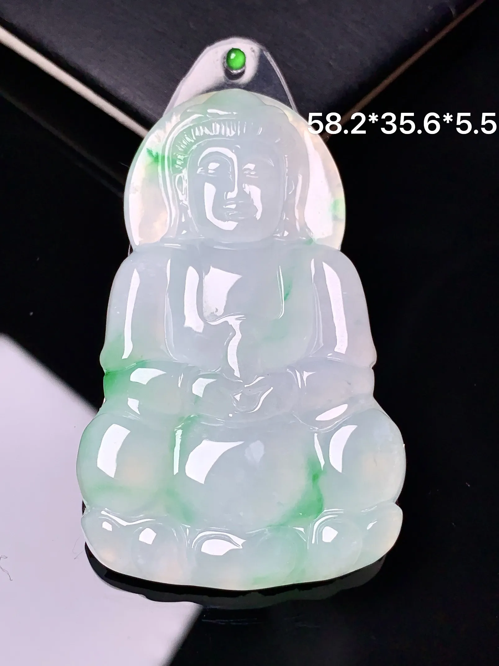 镶嵌款 飘绿观音菩萨吊坠 玉质细腻 色泽艳丽清新 整体尺寸58.2*35.6*5.5