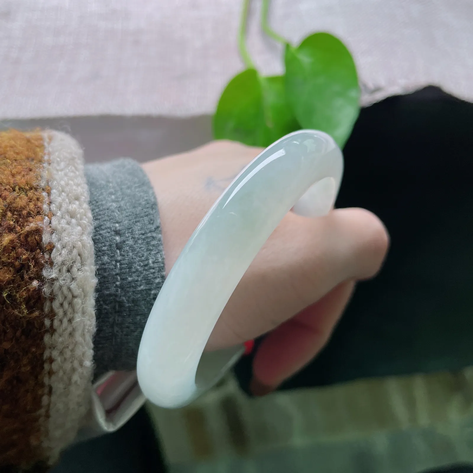 55.7/11.6/8.3，冰晴底正圈，清润通透，寻一方美玉，伴岁岁朝朝安暖。洒金，完美