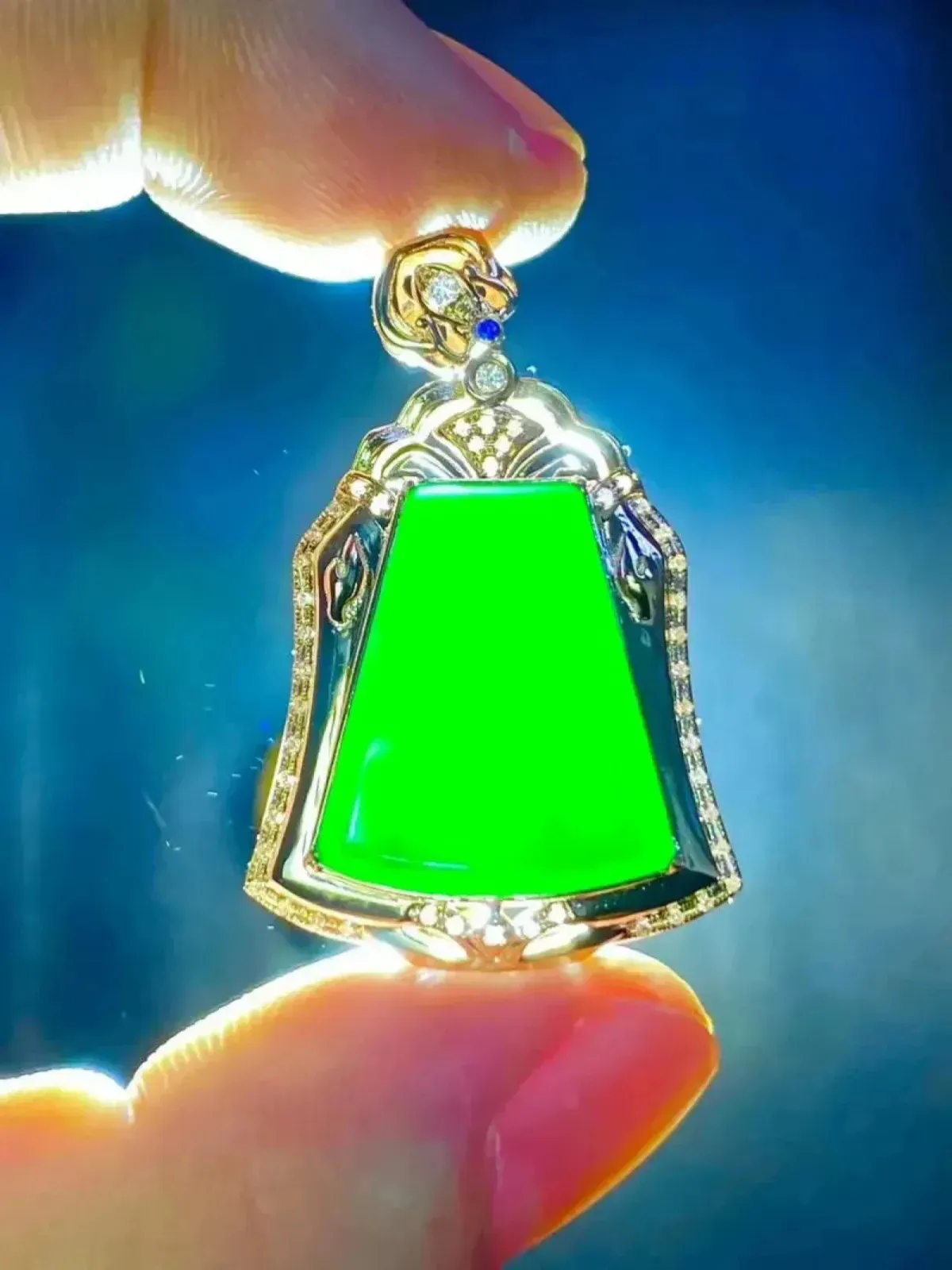 墨翠：【平安无事牌】吊坠、18K金+南非钻镶嵌，细腻干净，黑度极黑，性价比高，做工精致，打灯透绿 裸