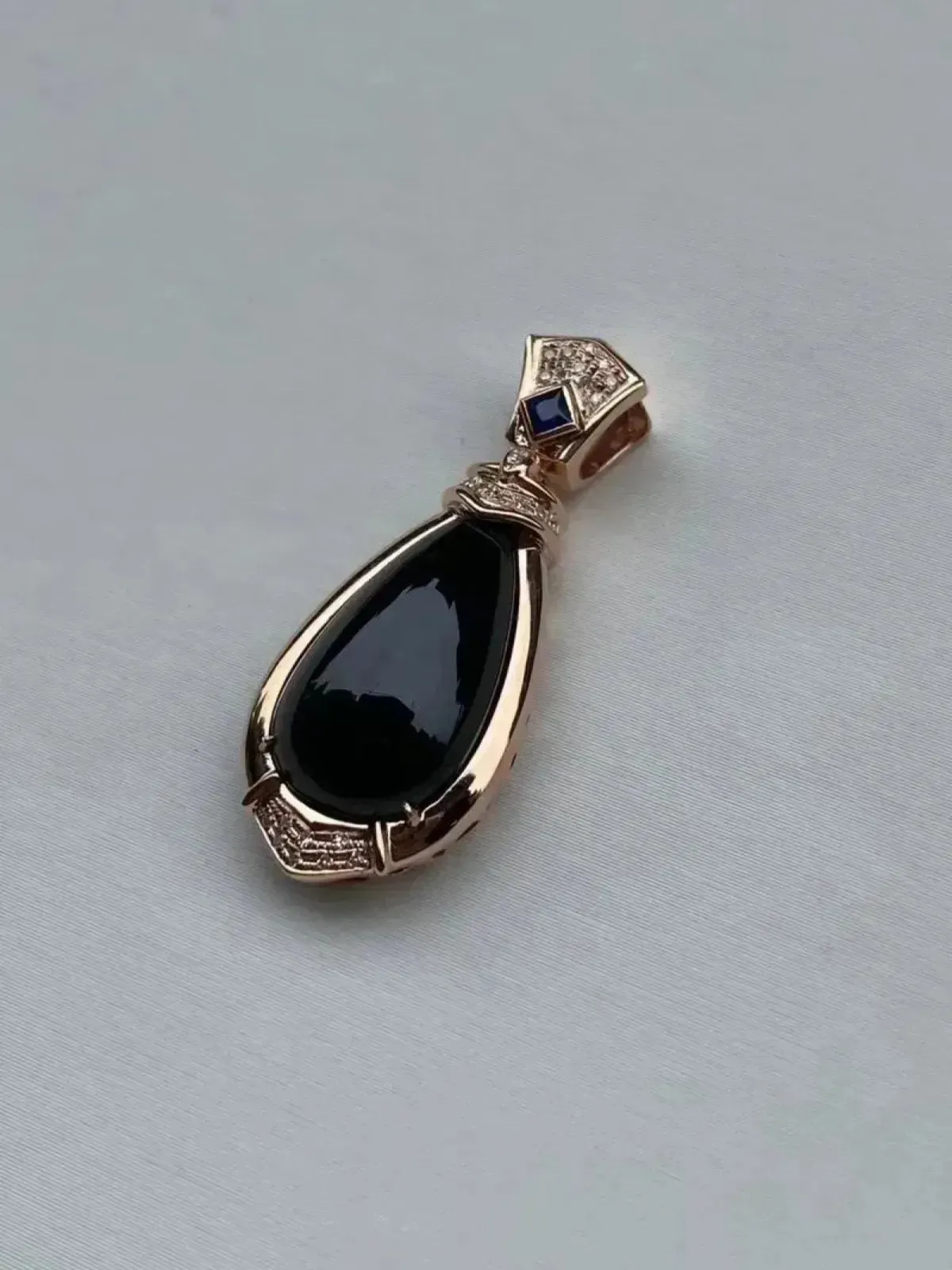 墨翠：【水滴吊坠】18K金+南非钻镶嵌，细腻干净，黑度极黑，性价比高·做工精致，打灯透绿 裸石尺寸：18.8*9.8‘