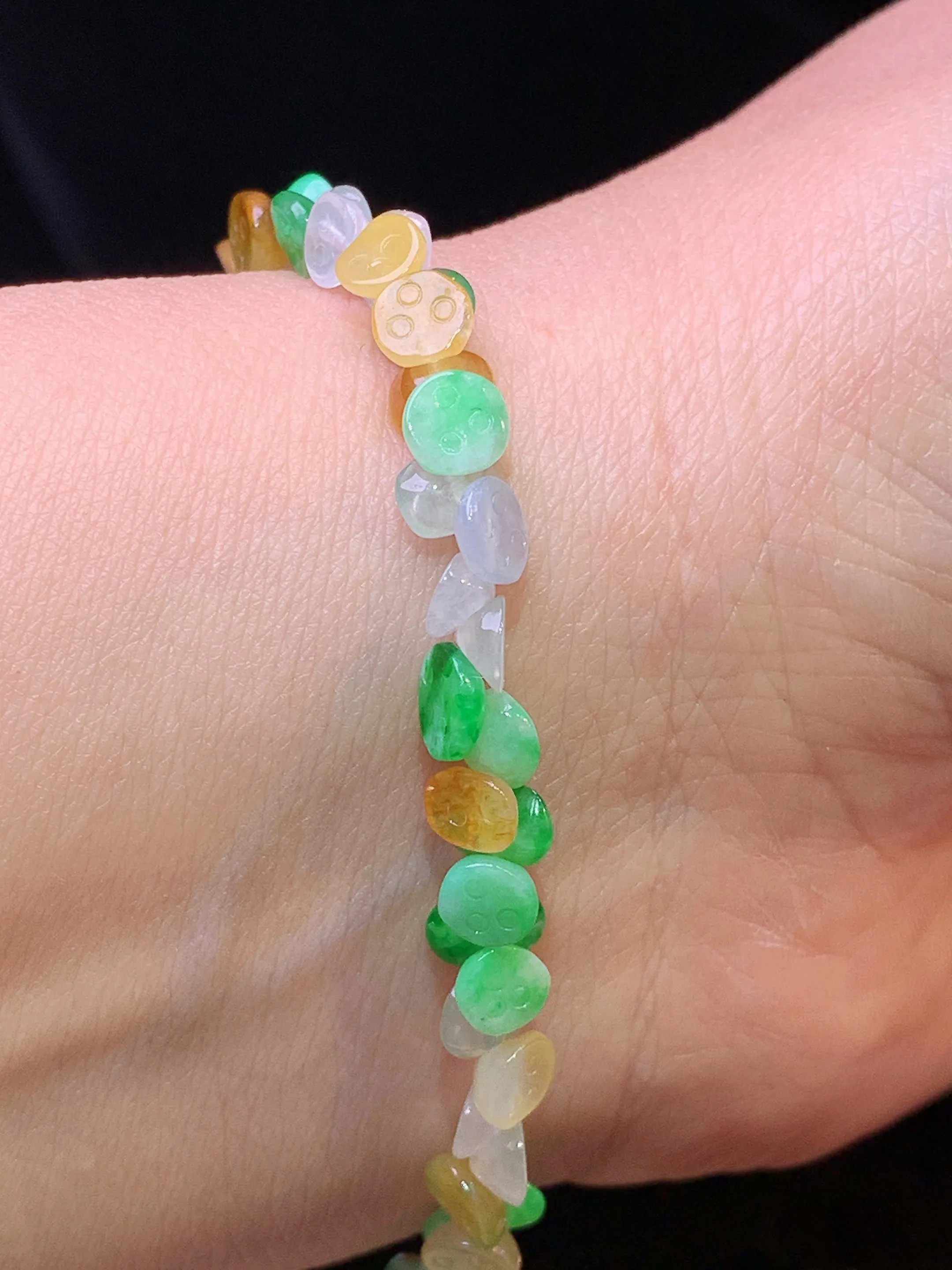 多彩莲蓬手链 玉质细腻 色泽艳丽清新 整体尺寸5.6*4.8*2.5