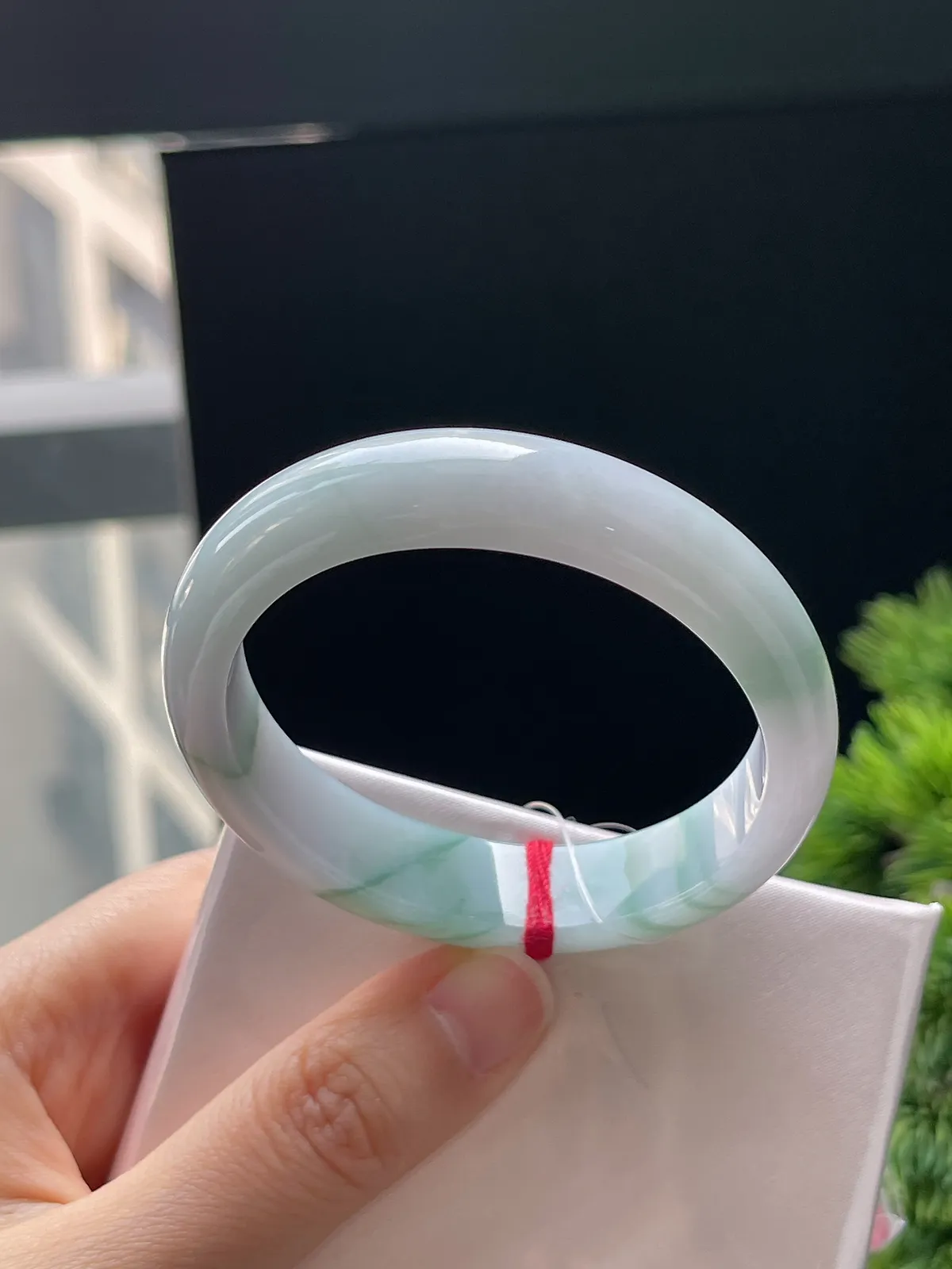 贵妃镯52圈口，翡翠糯化种飘绿手镯