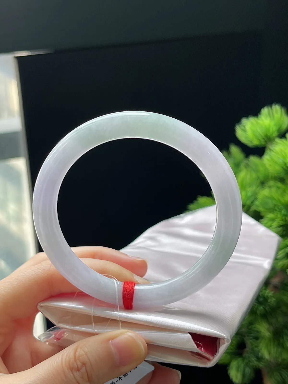 圆镯58圈口，翡翠糯化种春带彩手镯