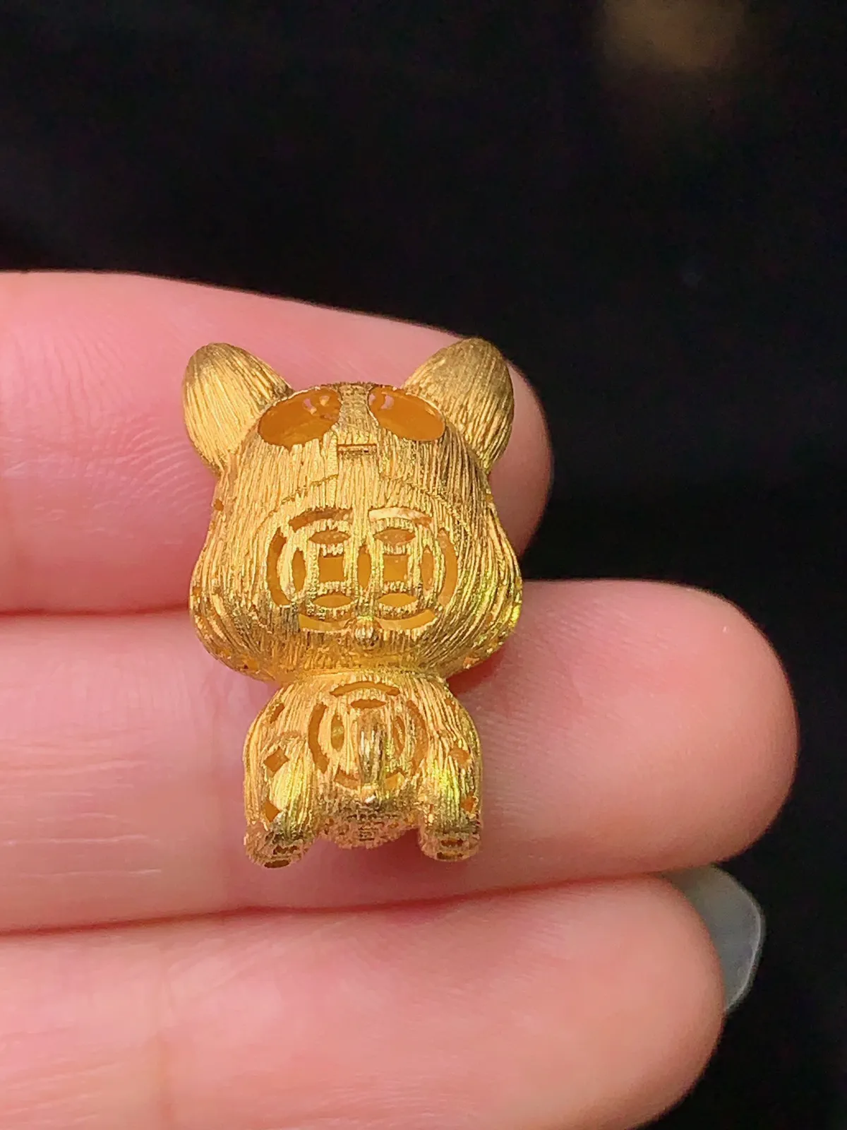 18k金钻镶嵌满绿蛋面宝宝狗吊坠 玉质细腻 色泽艳丽 整体尺寸21*13*11.3