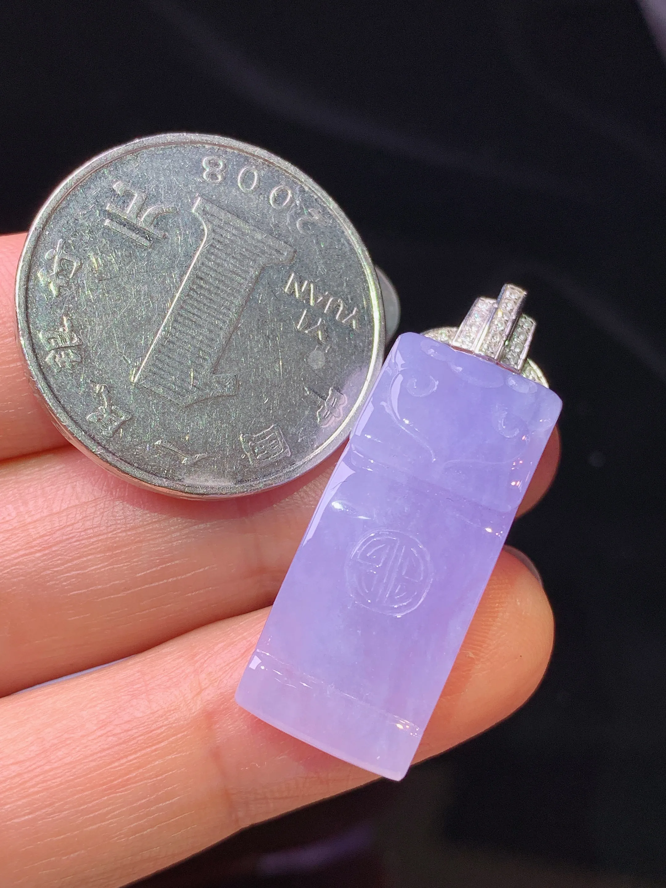 18k金钻镶嵌紫罗兰素牌吊坠 玉质细腻 色泽艳丽清新 整体尺寸34*12*8.5