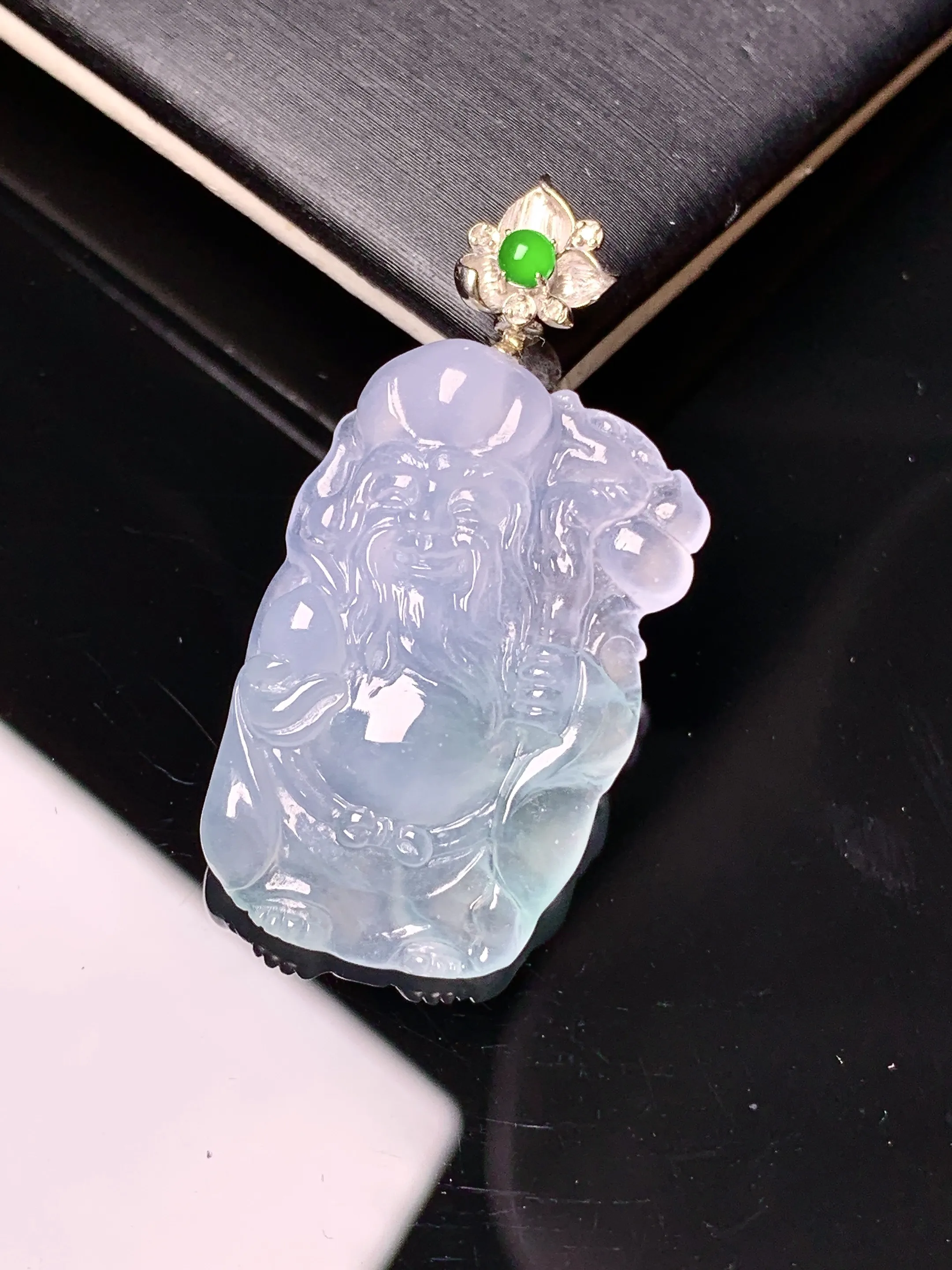 18k金钻镶嵌冰种寿星公吊坠 玉质细腻 色泽艳丽清新 整体尺寸37.8*18.5*5