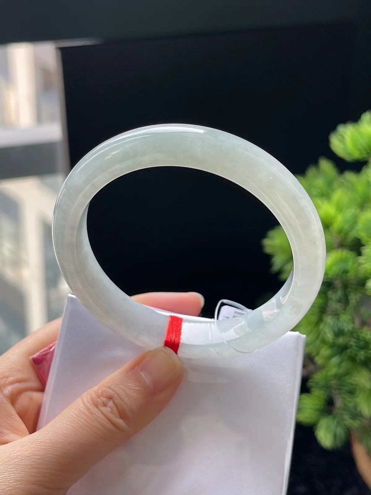 正圈58.9圈口，翡翠冰糯种浅绿色手镯