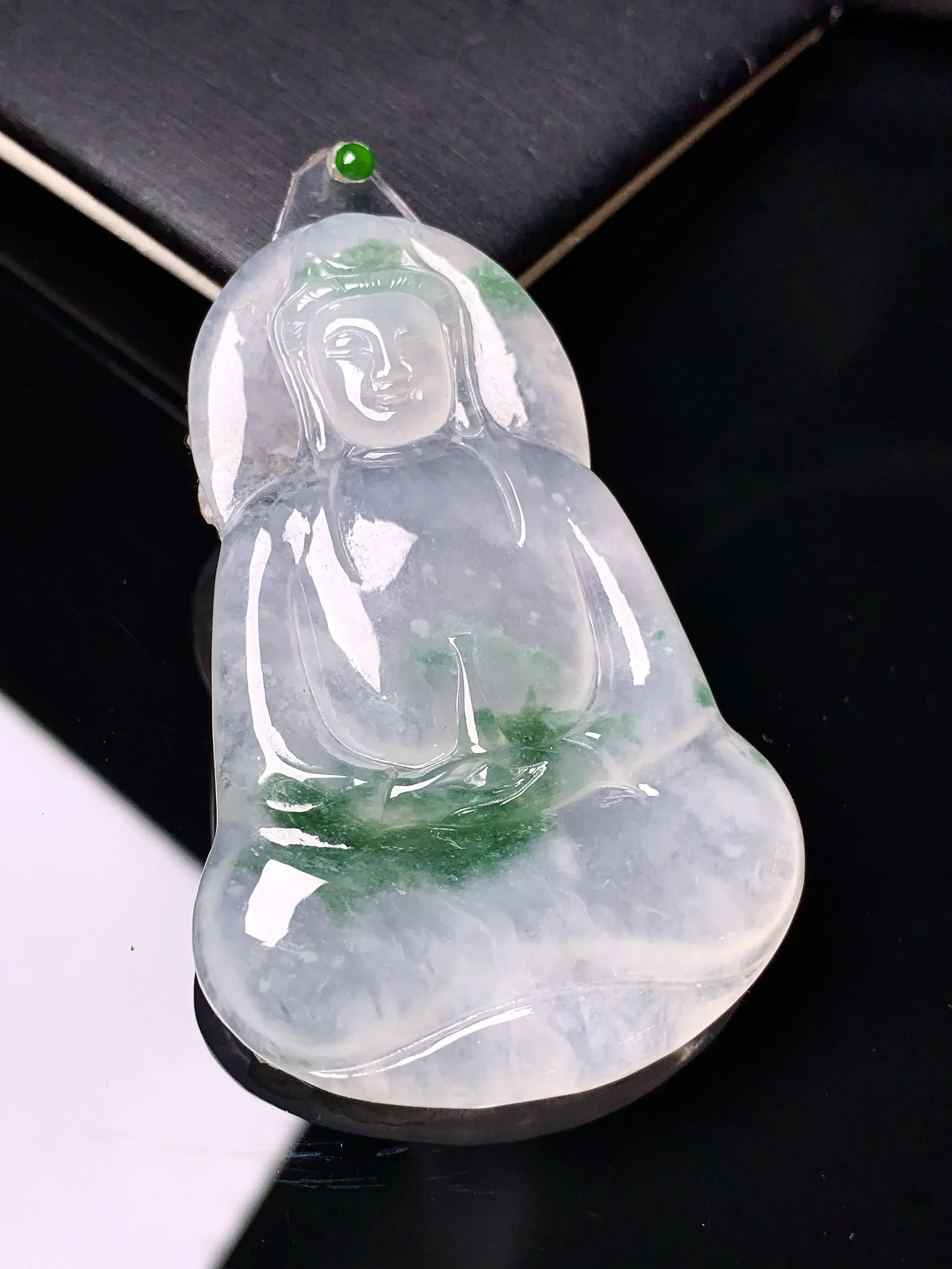 镶嵌款 飘绿素衣观音菩萨吊坠 玉质细腻 色泽艳丽清新 整体尺寸56.6*36.8*5.5