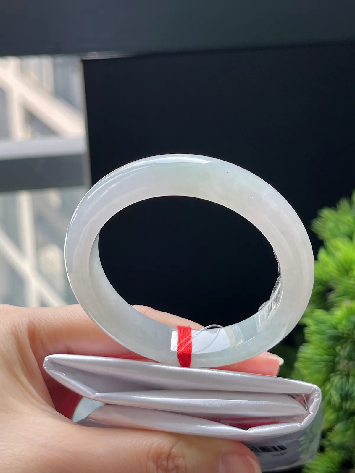 正圈50.5圈口，翡翠冰糯种淡绿手镯