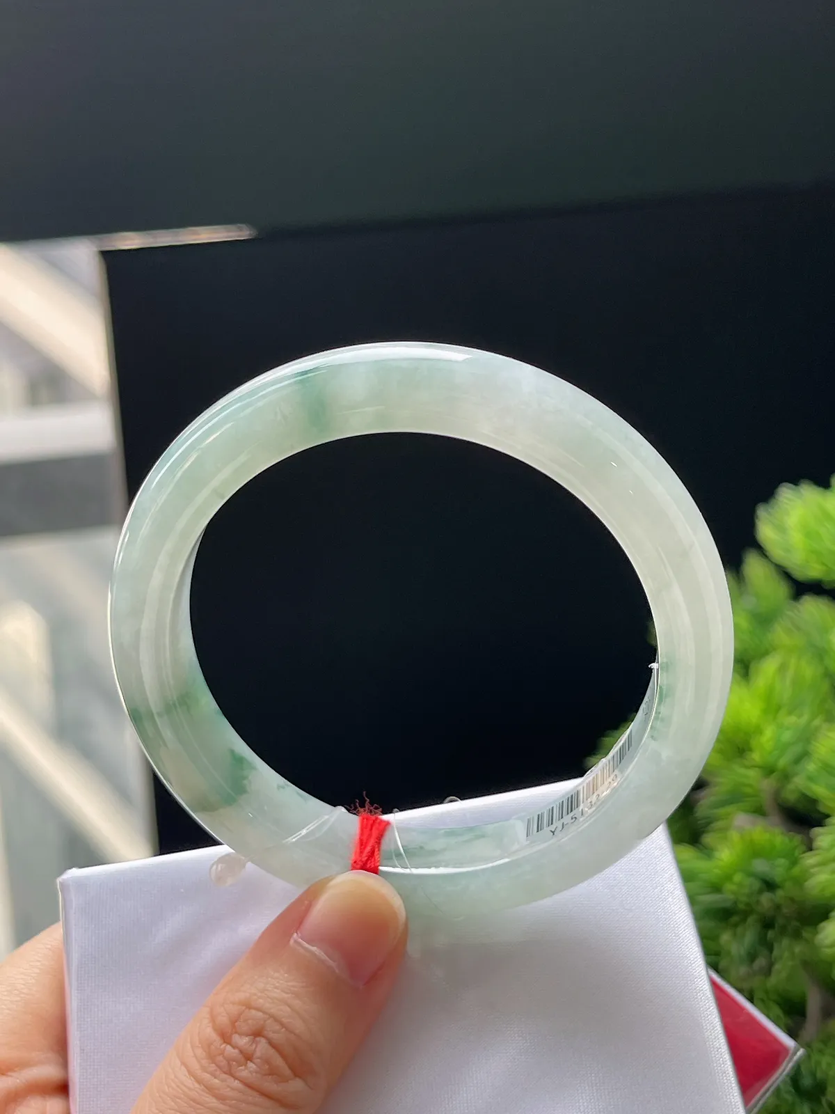 正圈56圈口，翡翠冰糯种飘绿手镯