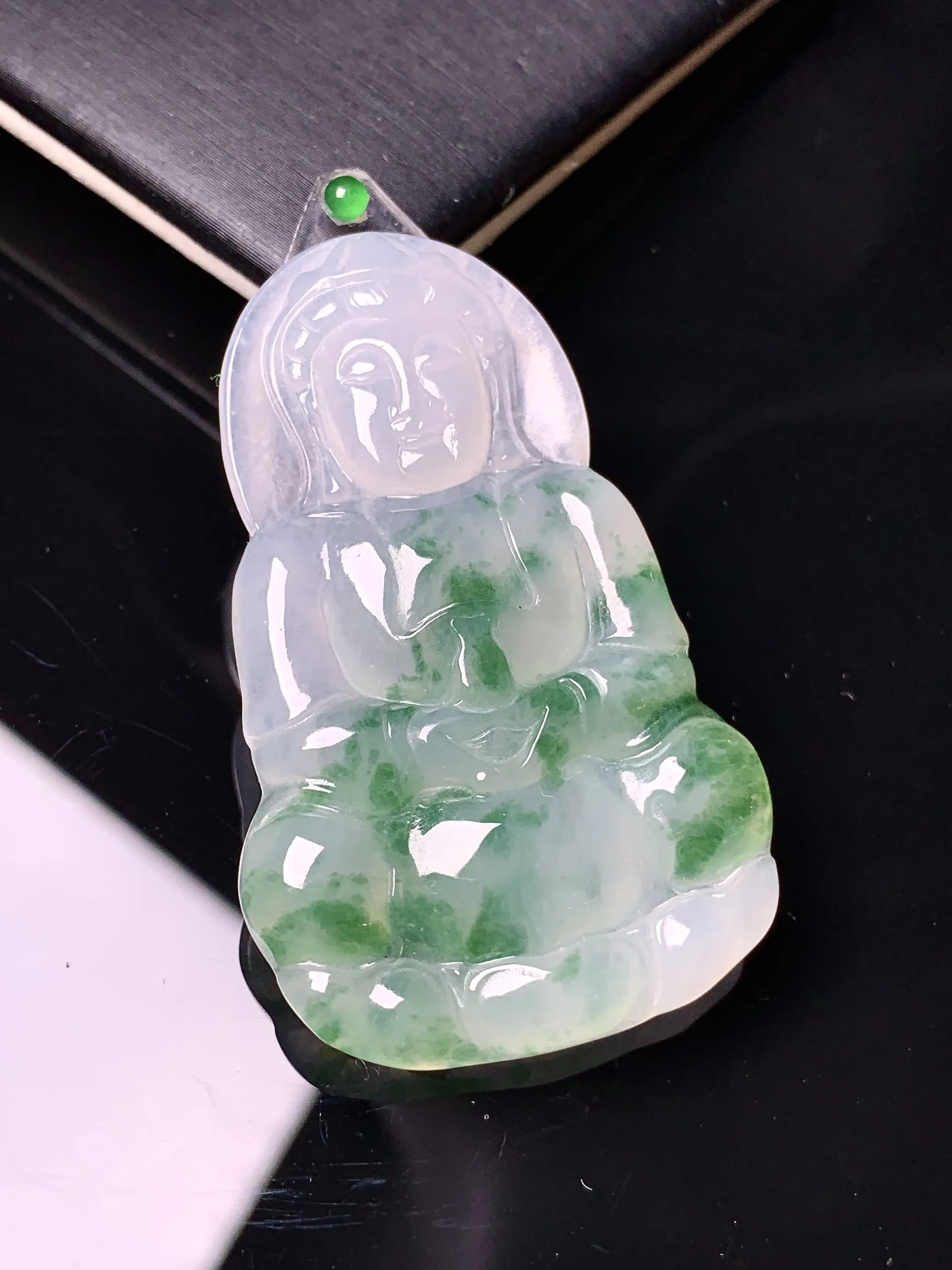 镶嵌款 冰种飘绿观音菩萨吊坠 玉质细腻 色泽艳丽清新 整体尺寸46.5*28.8*4.2