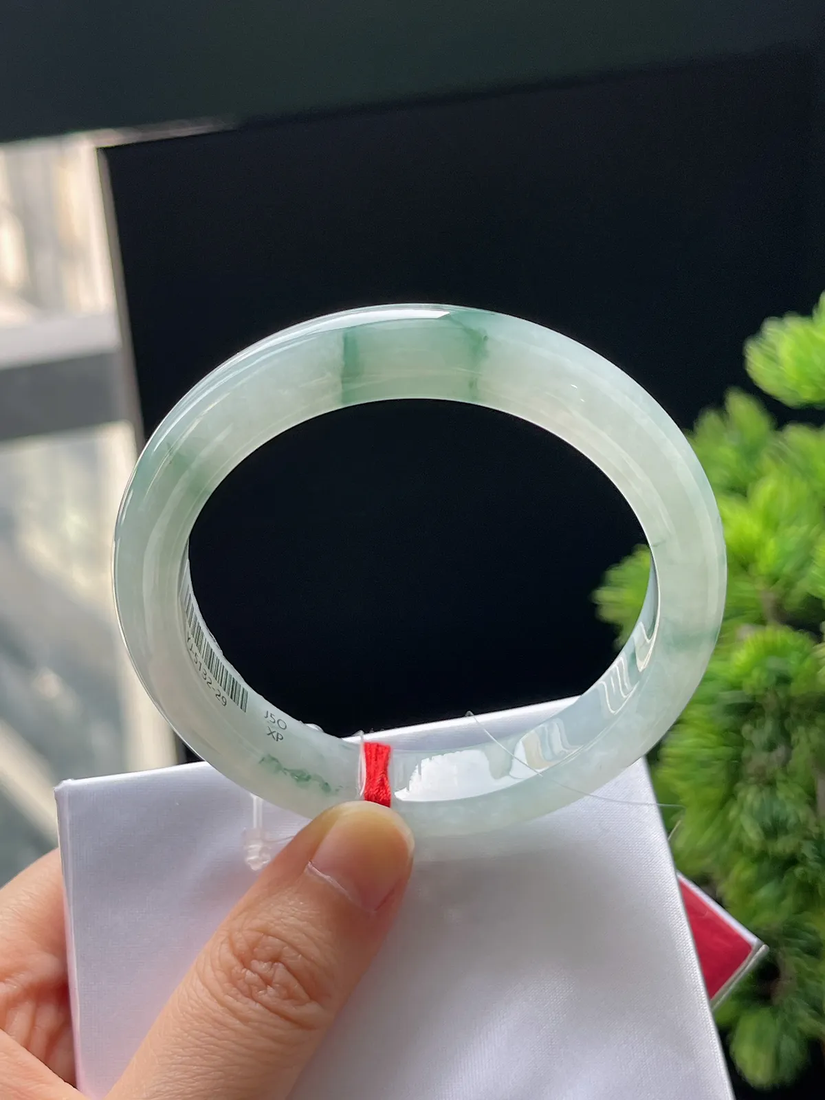 正圈56圈口，翡翠冰糯种飘绿手镯