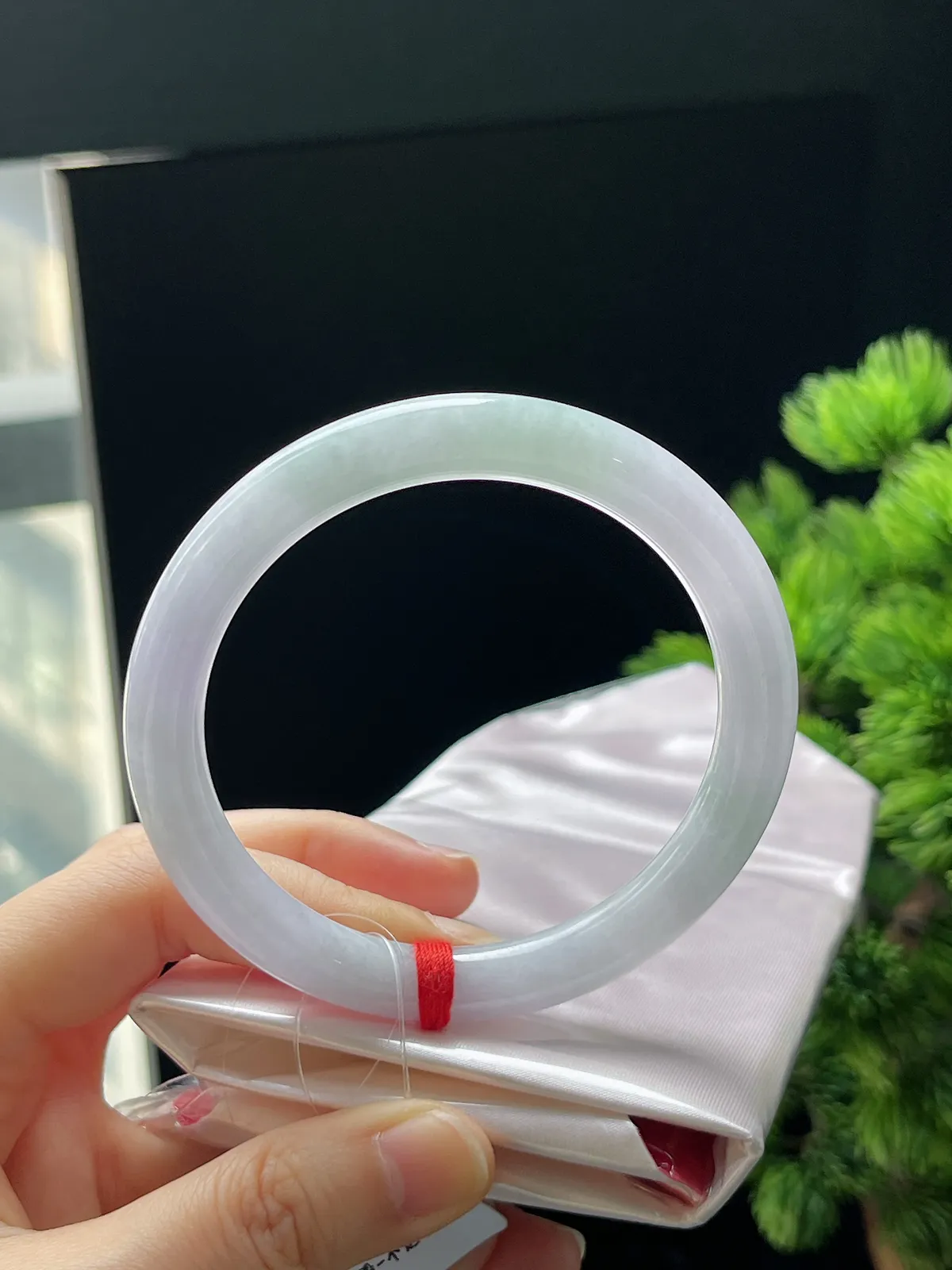 圆镯58圈口，翡翠糯化种春带彩手镯