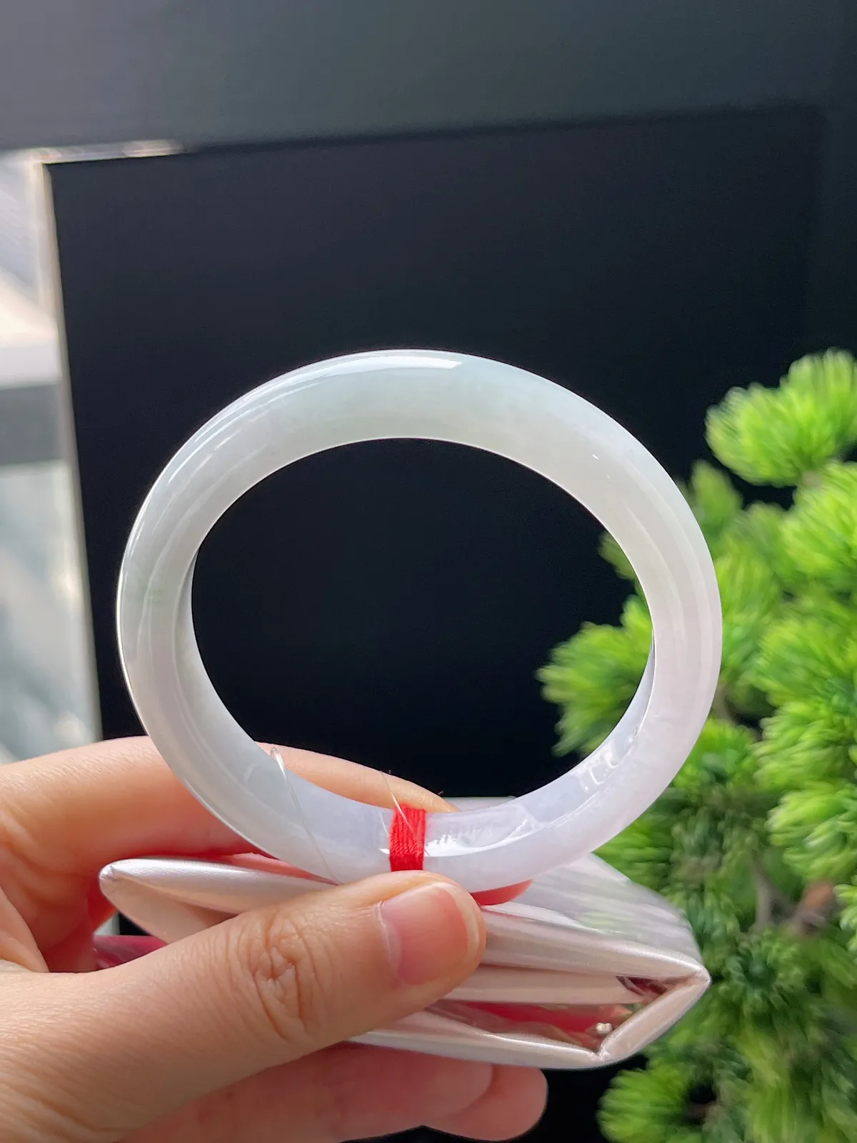 正圈56圈口，翡翠糯化种飘绿手镯