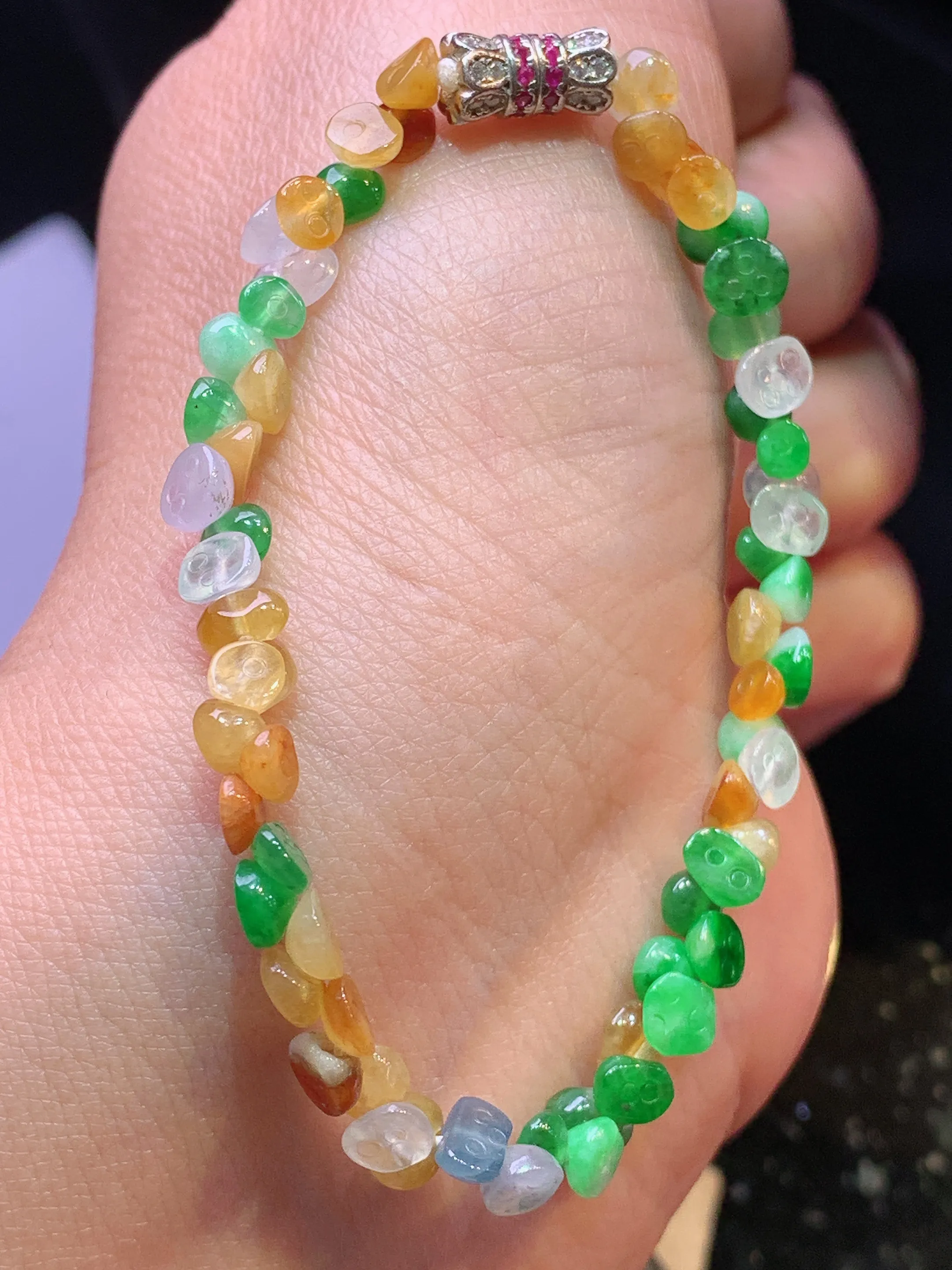 多彩莲蓬手链 玉质细腻 色泽艳丽清新 整体尺寸5.8*4.8*2.8